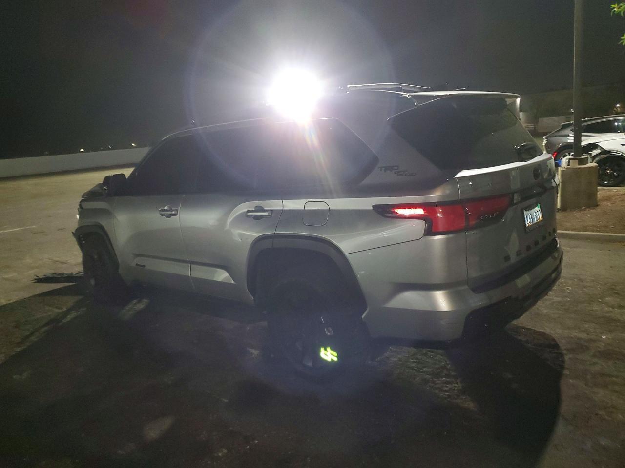 2025 Toyota Sequoia Limited - zdjęcie 2