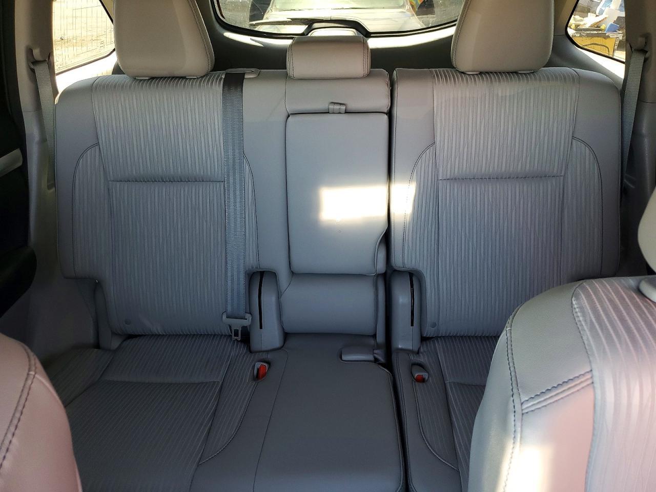 2016 Toyota Highlander Le Plus - zdjęcie 10