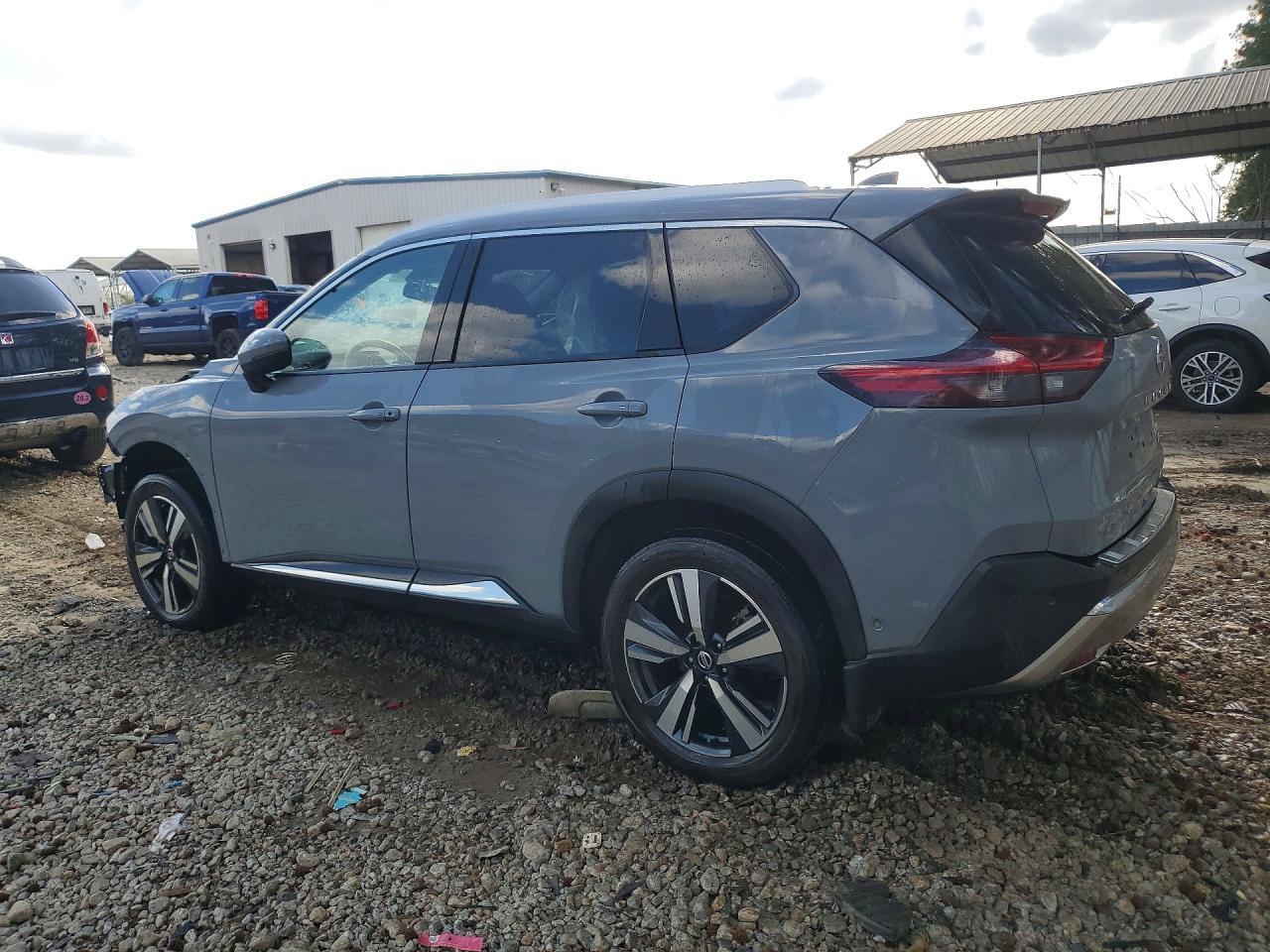 2021 Nissan Rogue Platinum - zdjęcie 2