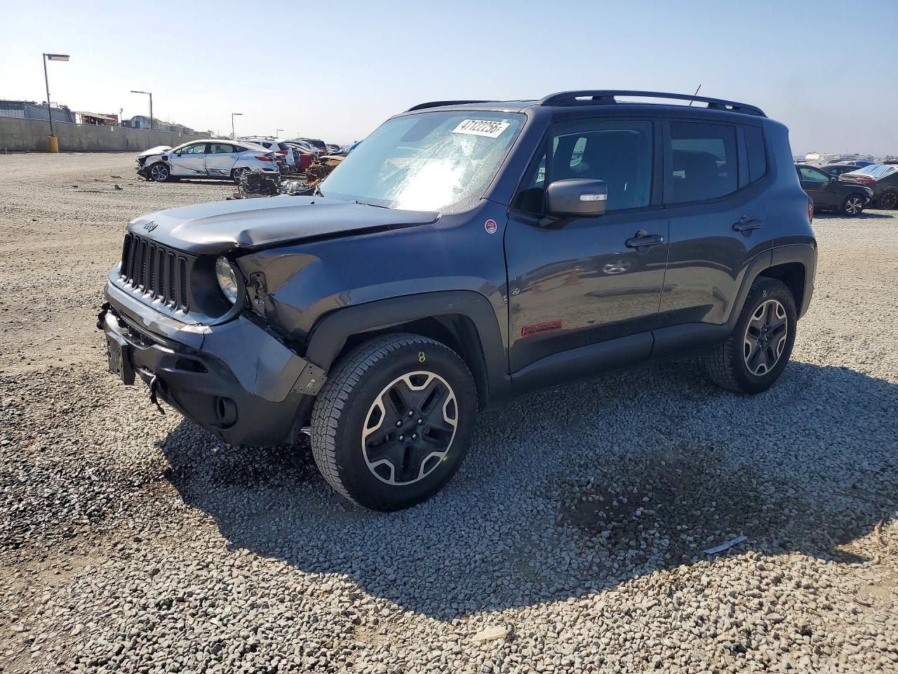 2017 Jeep Renegade Trailhawk - zdjęcie główne