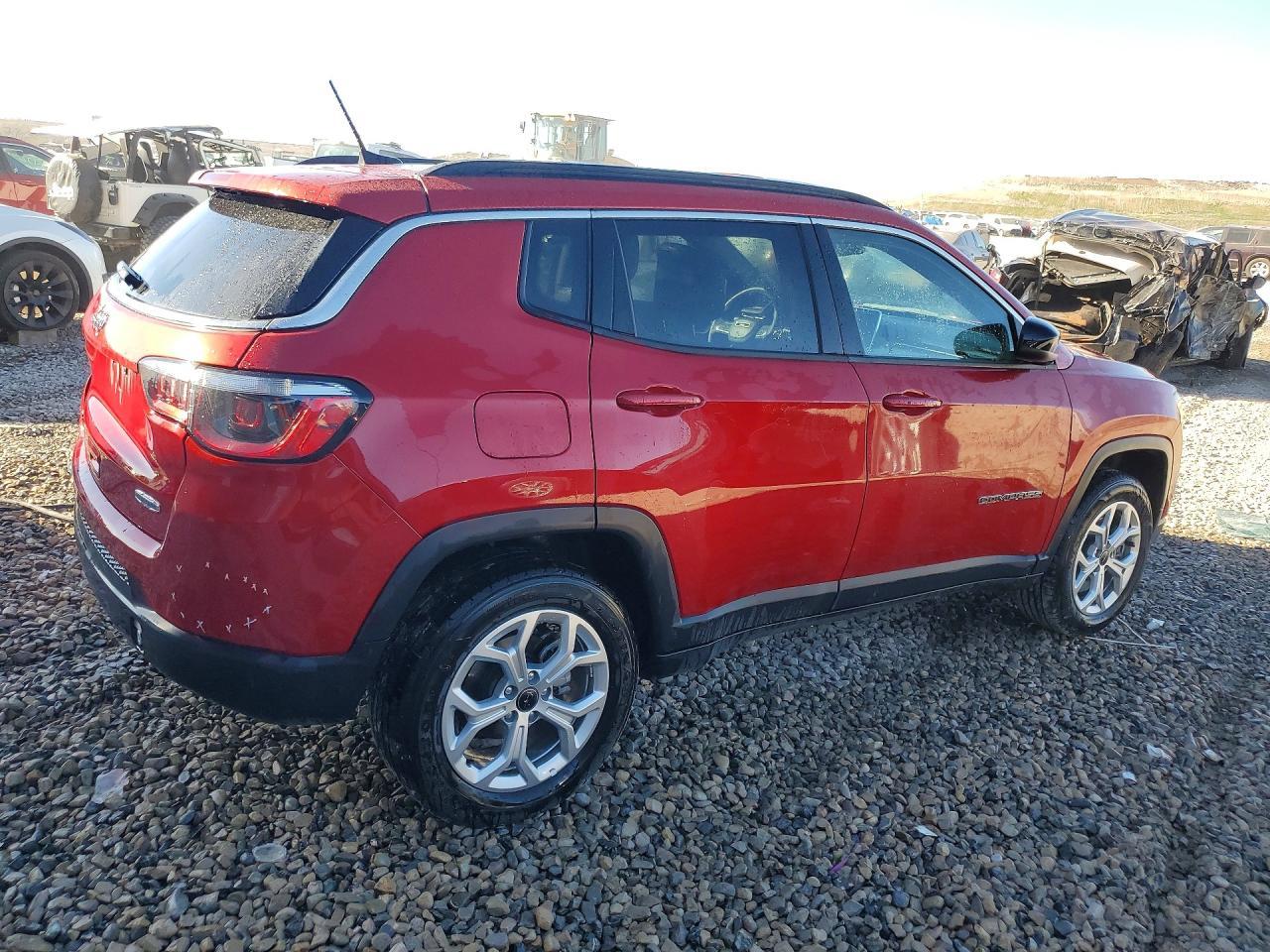 2025 Jeep Compass Latitude - zdjęcie 3