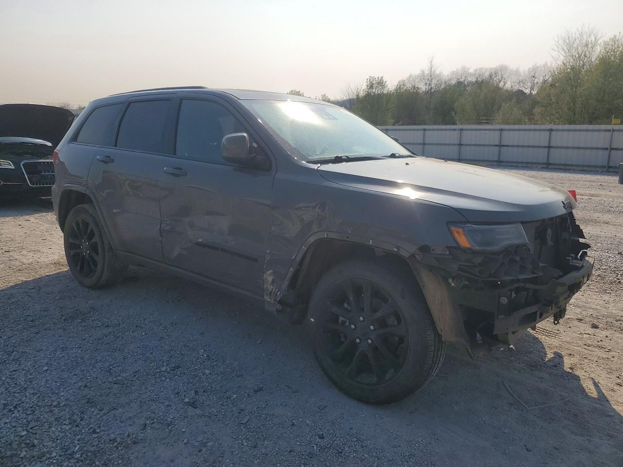 2022 Jeep Grand Cherokee Laredo E - zdjęcie 4