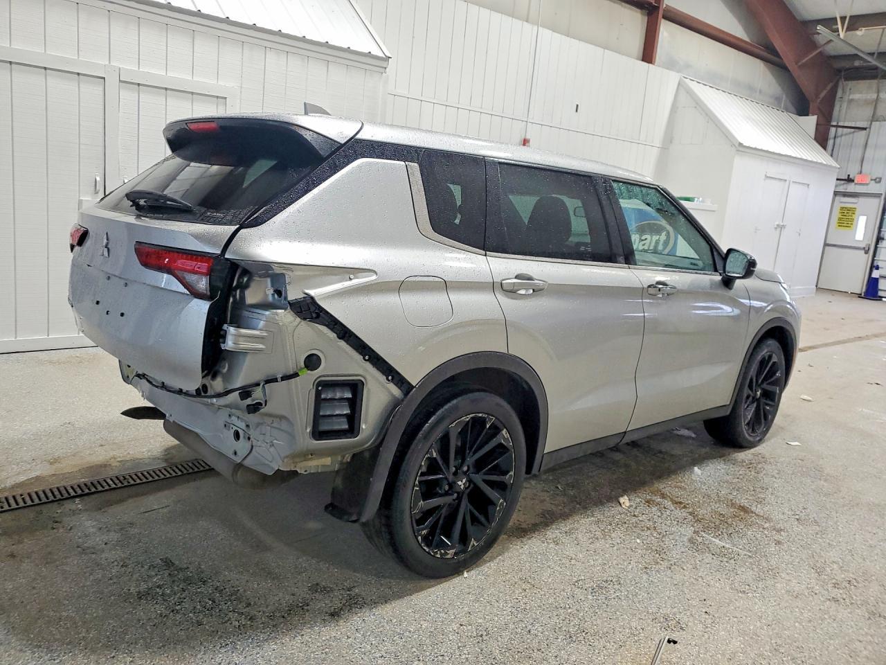 2022 Mitsubishi Outlander Se - zdjęcie 3
