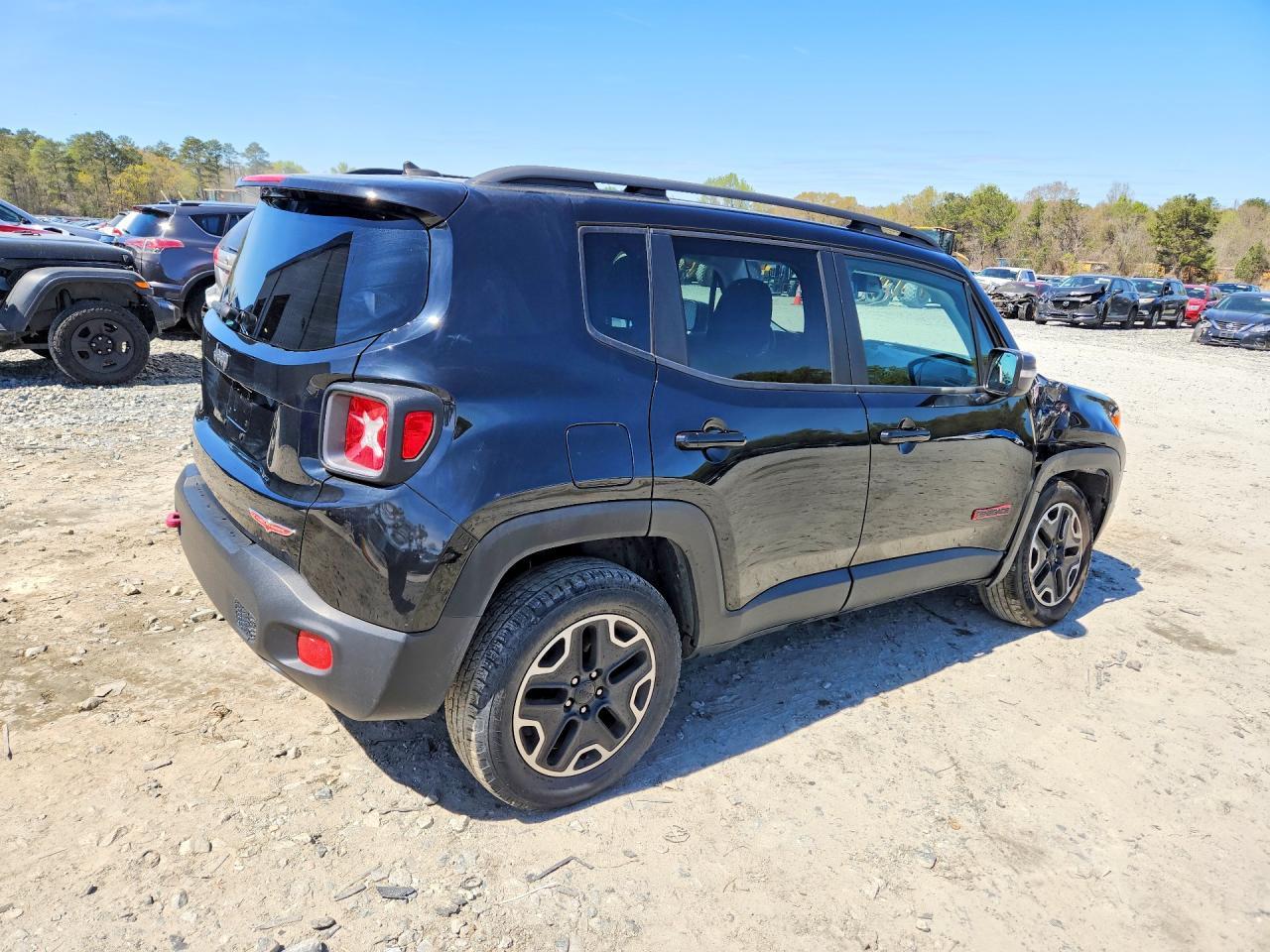 2016 Jeep Renegade Trailhawk - zdjęcie 3