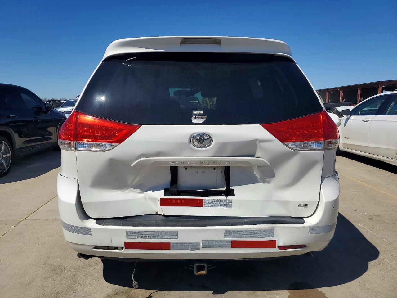 2013 Toyota Sienna Le 8-Passenger - zdjęcie 6