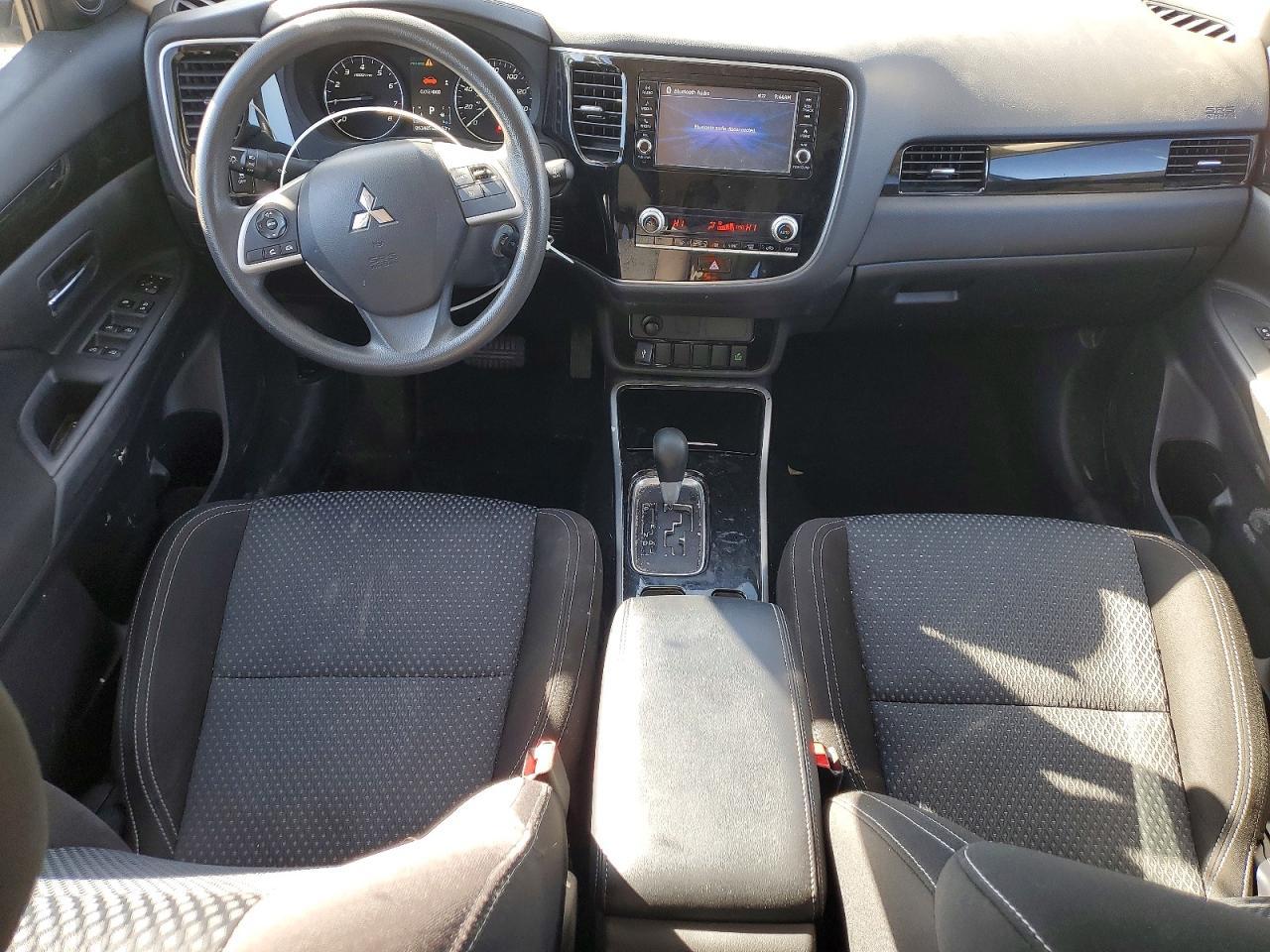 2020 Mitsubishi Outlander Es - zdjęcie 8