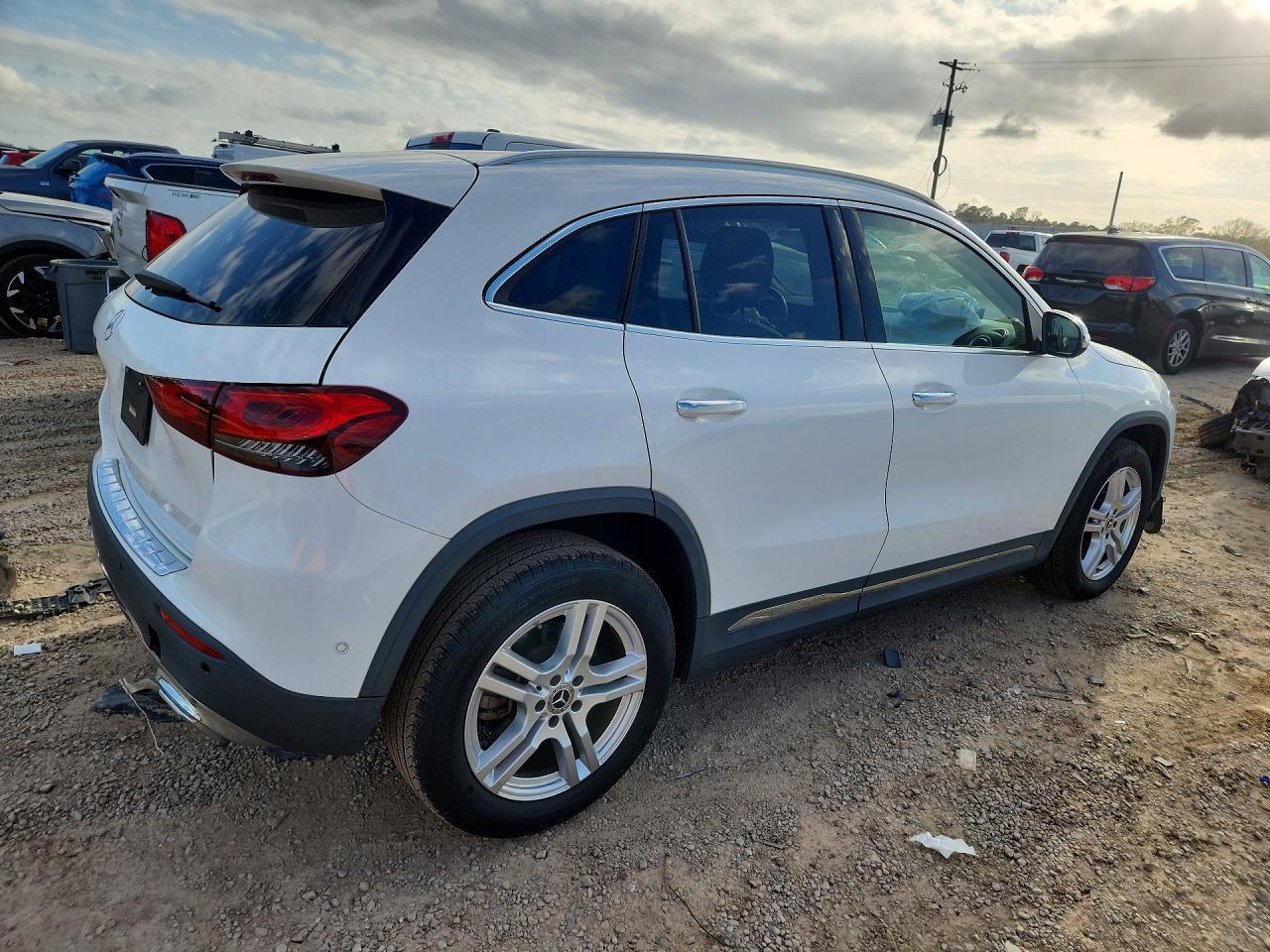 2023 Mercedes-Benz Gla 250 - zdjęcie 3