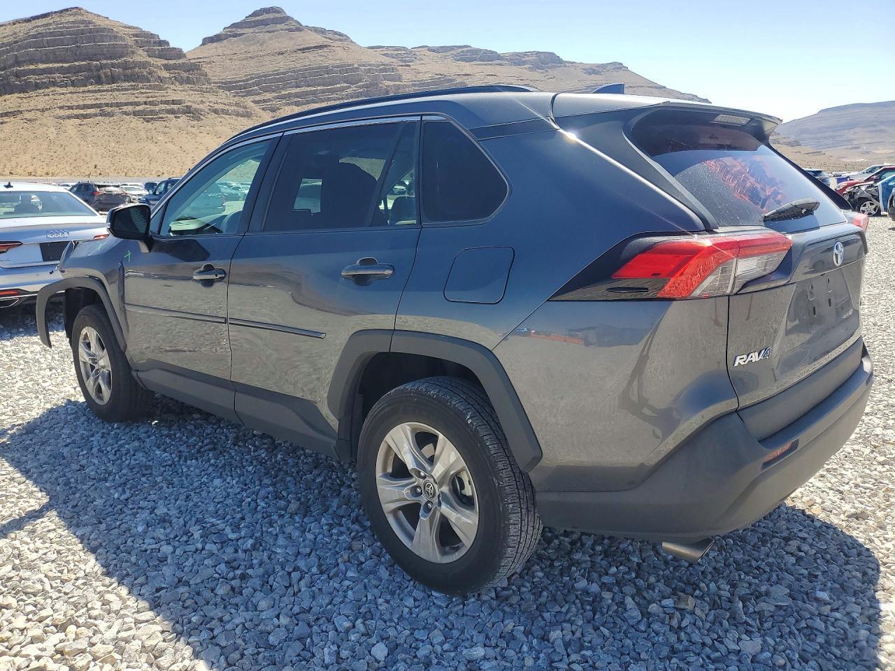 2021 Toyota Rav4 Xle - zdjęcie 2