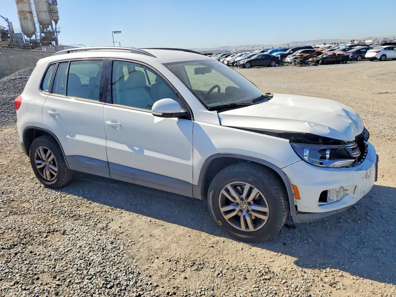 2016 Volkswagen Tiguan S - zdjęcie 4