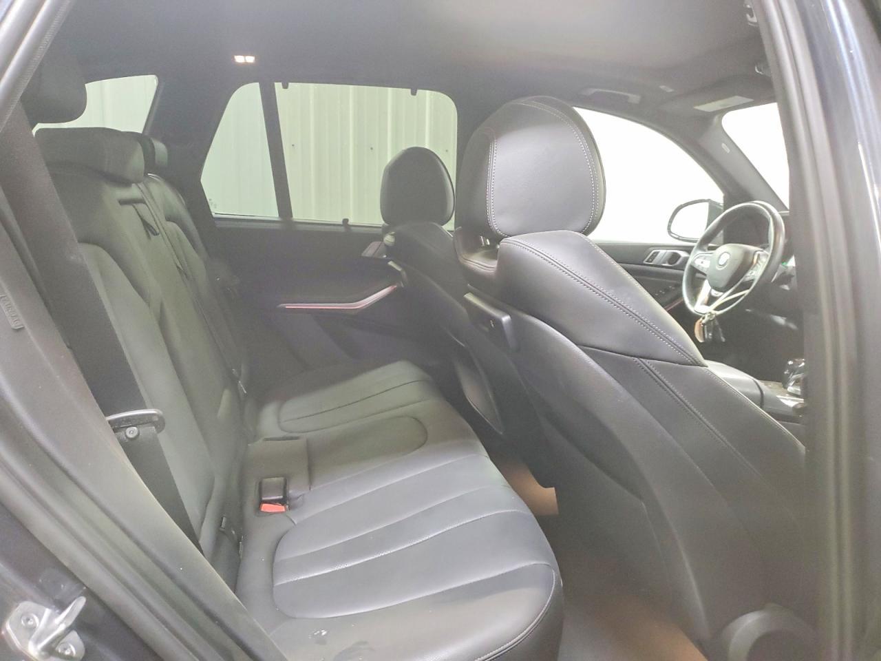 2021 BMW X5 xDrive40I - zdjęcie 10