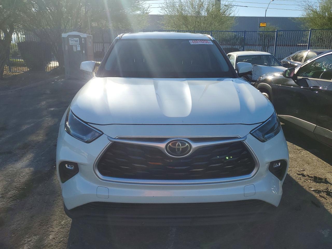 2021 Toyota Highlander Le - zdjęcie 5