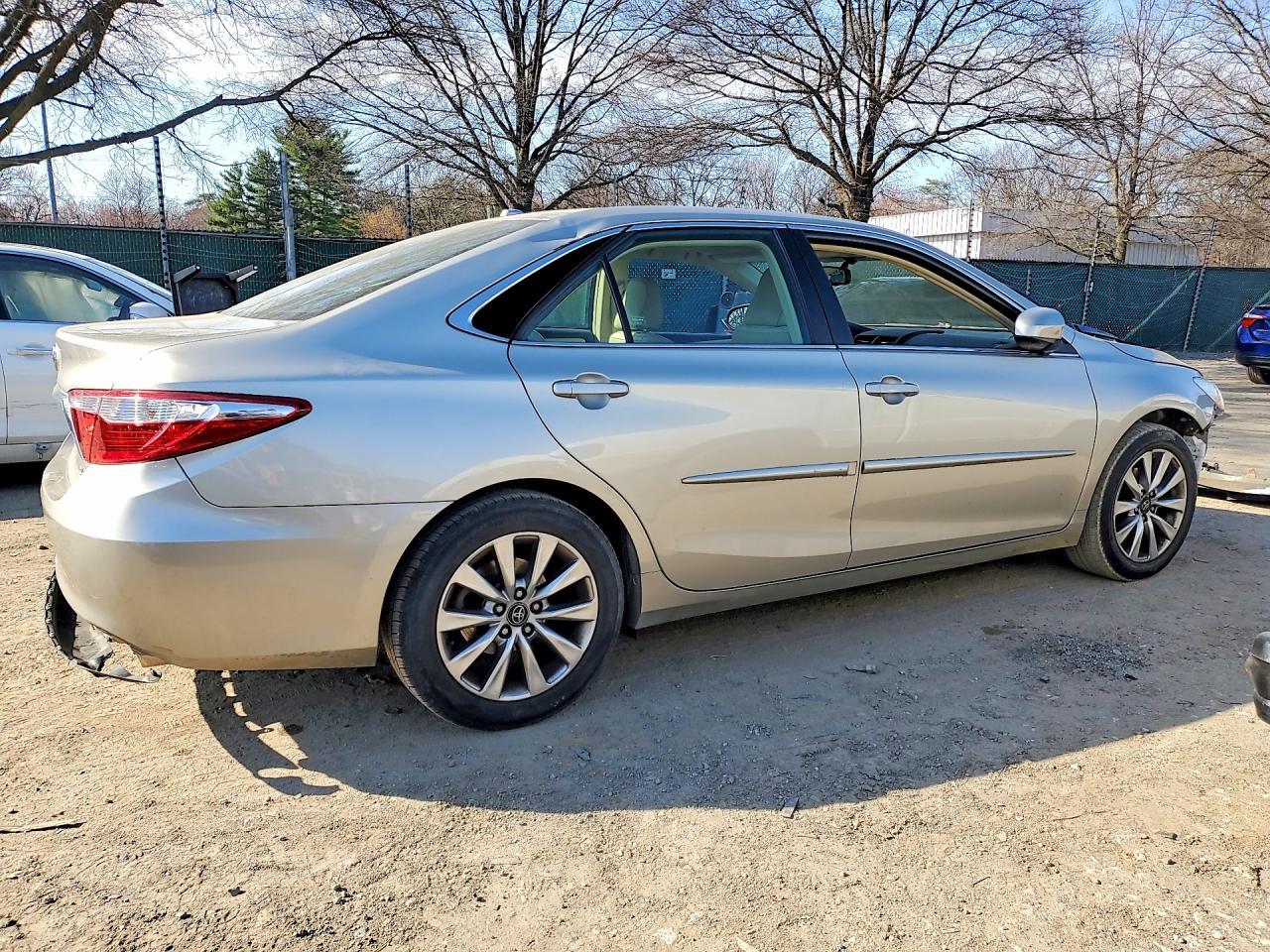 2017 Toyota Camry Xle - zdjęcie 3