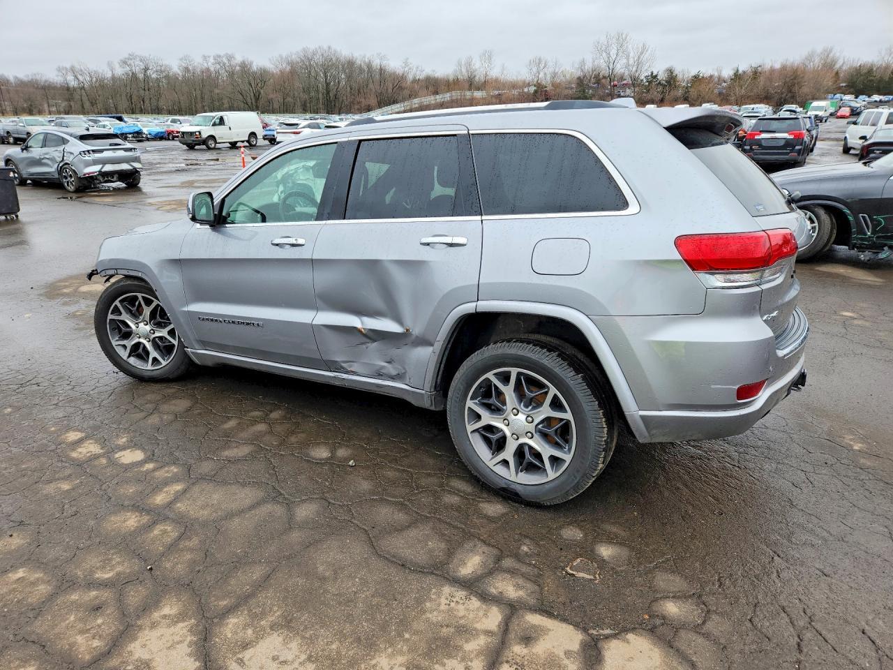 2019 Jeep Grand Cherokee Overland - zdjęcie 2