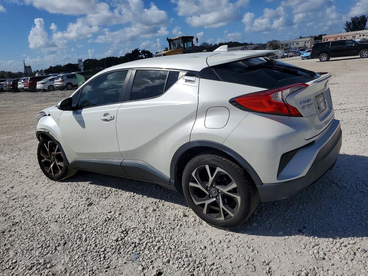 2018 Toyota C-Hr Xle Premium - zdjęcie 2
