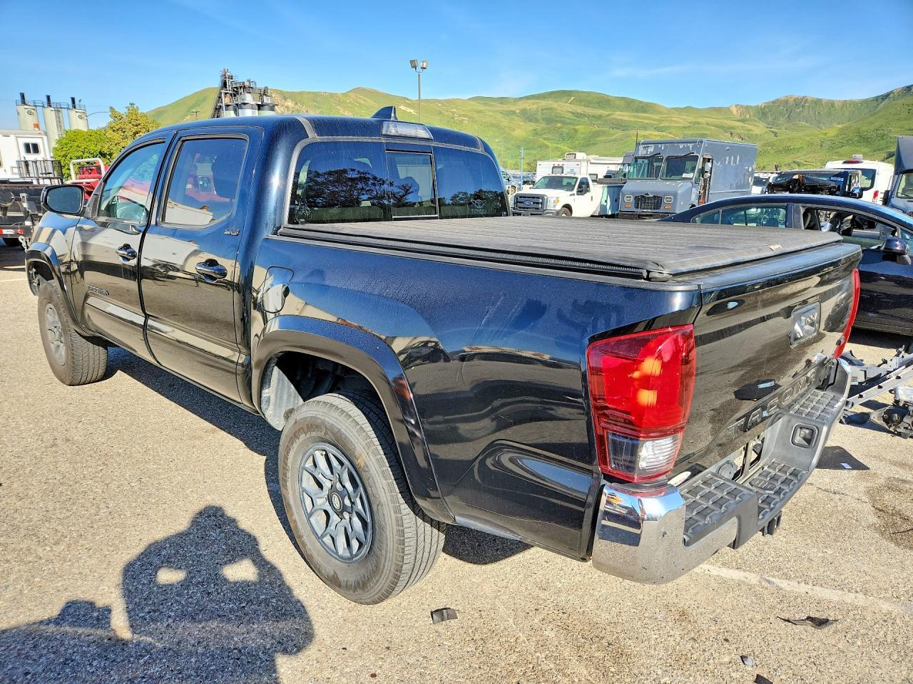 2020 Toyota Tacoma Sr5 V6 - zdjęcie 2