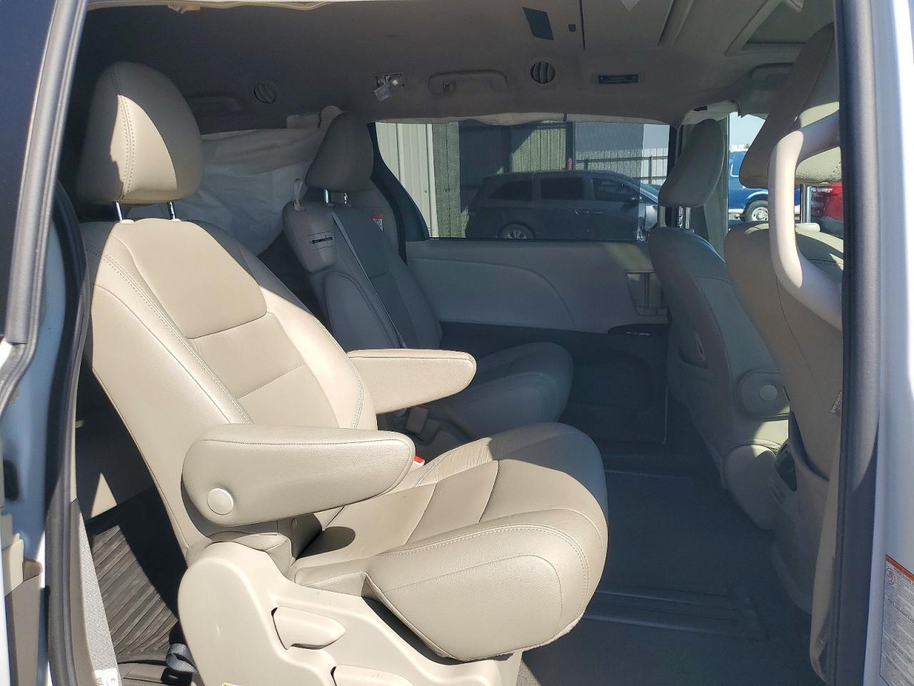 2020 Toyota Sienna Xle Premium 8-Passenger - zdjęcie 11