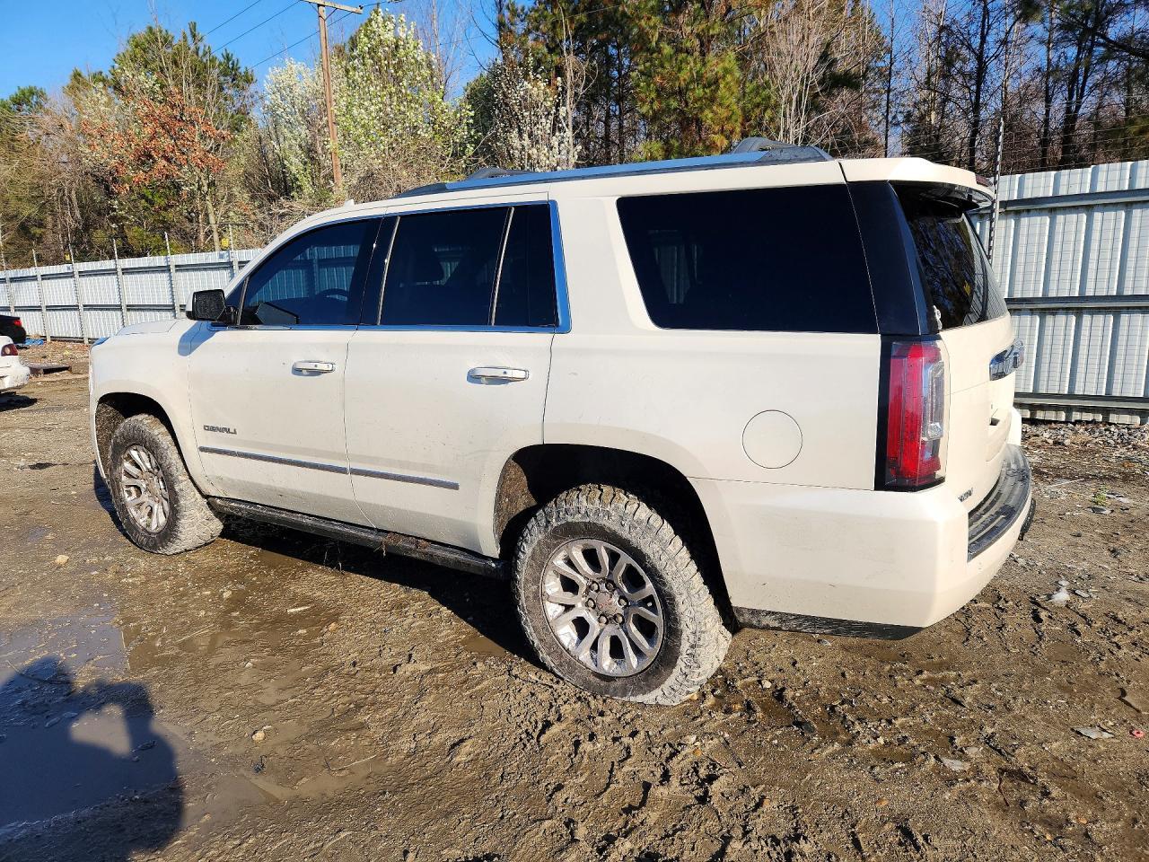 2015 GMC Yukon Denali - zdjęcie 2
