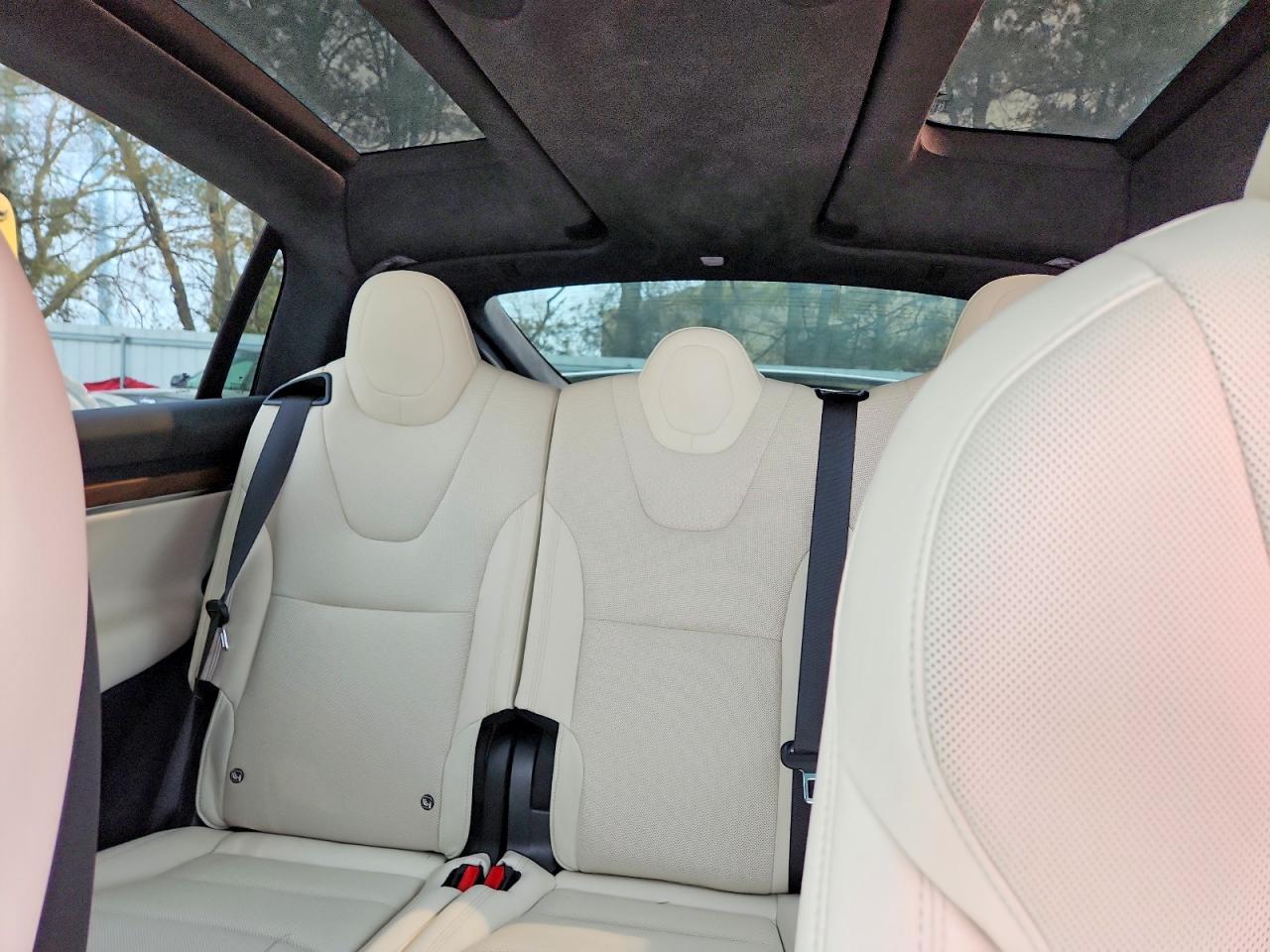 2022 Tesla Model X - zdjęcie 10