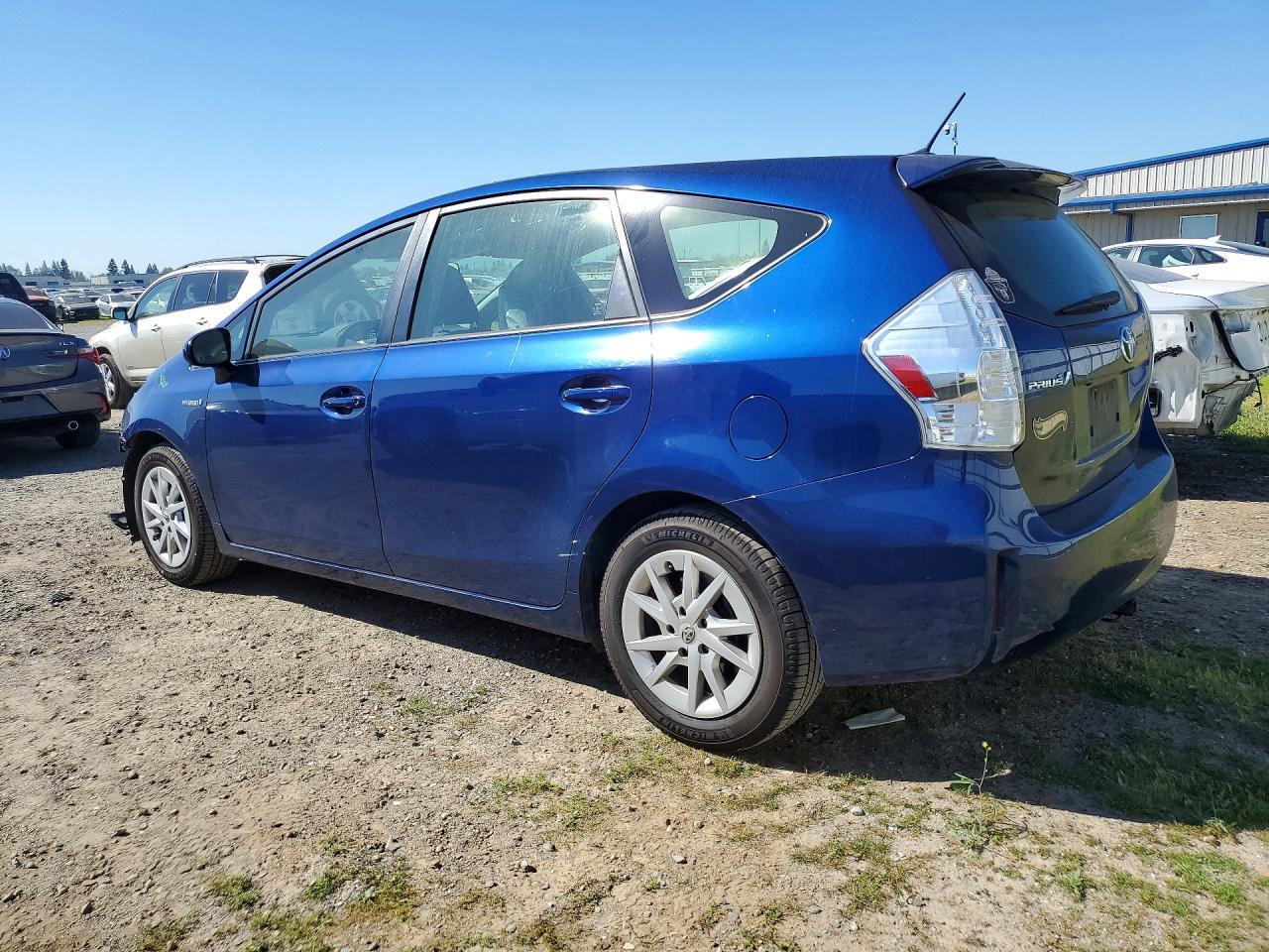 2014 Toyota Prius V Three - zdjęcie 2