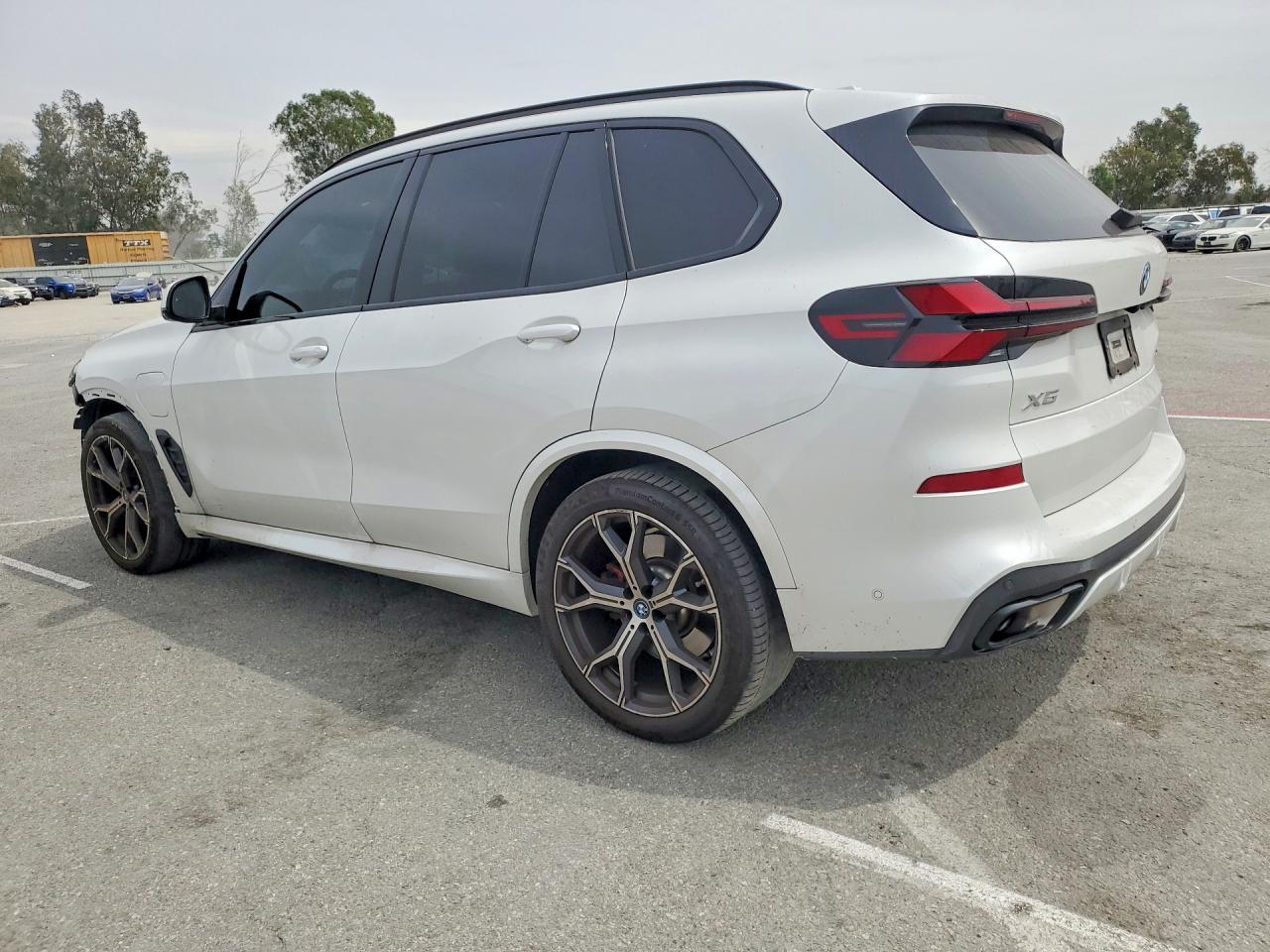 2025 BMW X5 xDrive50E - zdjęcie 2