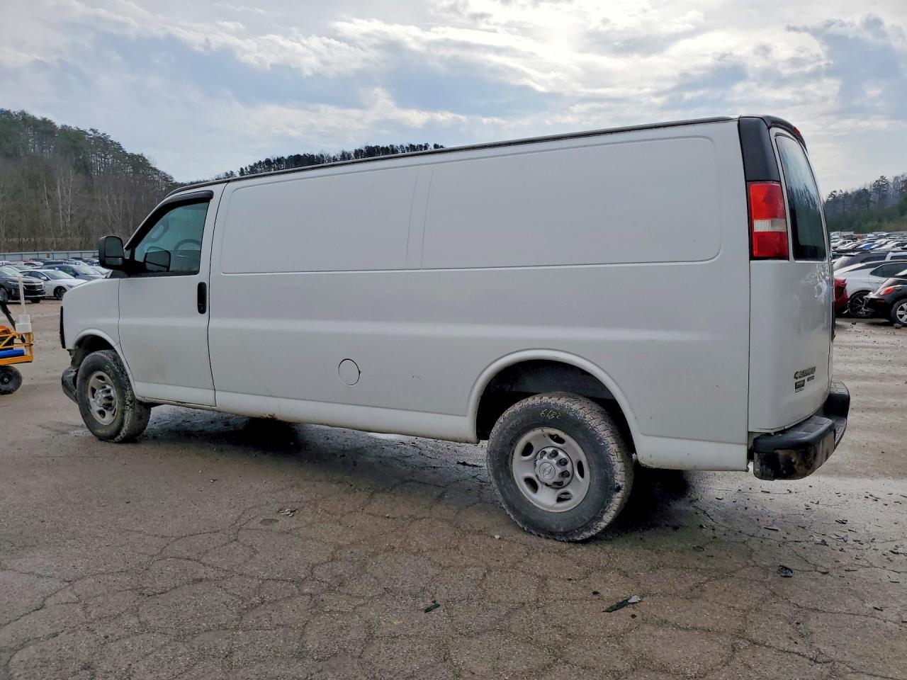 2016 Chevrolet Express G2500 - zdjęcie 2