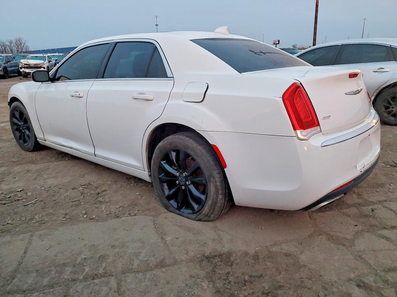 2015 Chrysler 300 Limited - zdjęcie 2