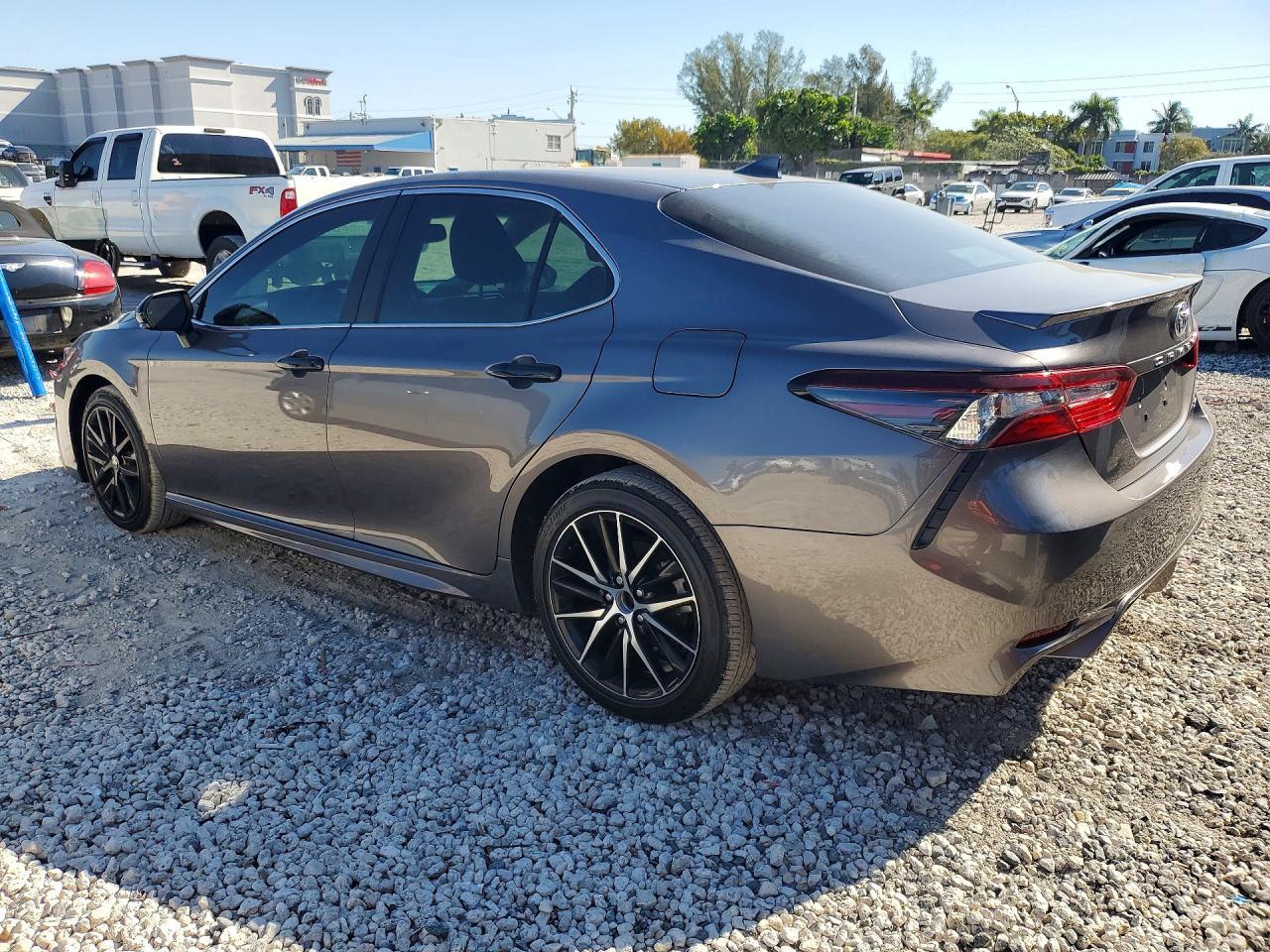 2024 Toyota Camry Se - zdjęcie 2