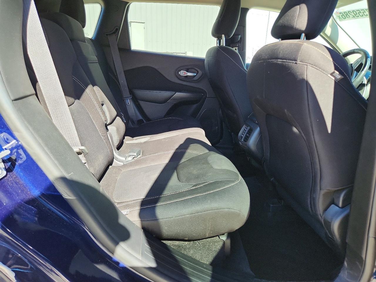 2015 Jeep Cherokee Latitude - zdjęcie 11