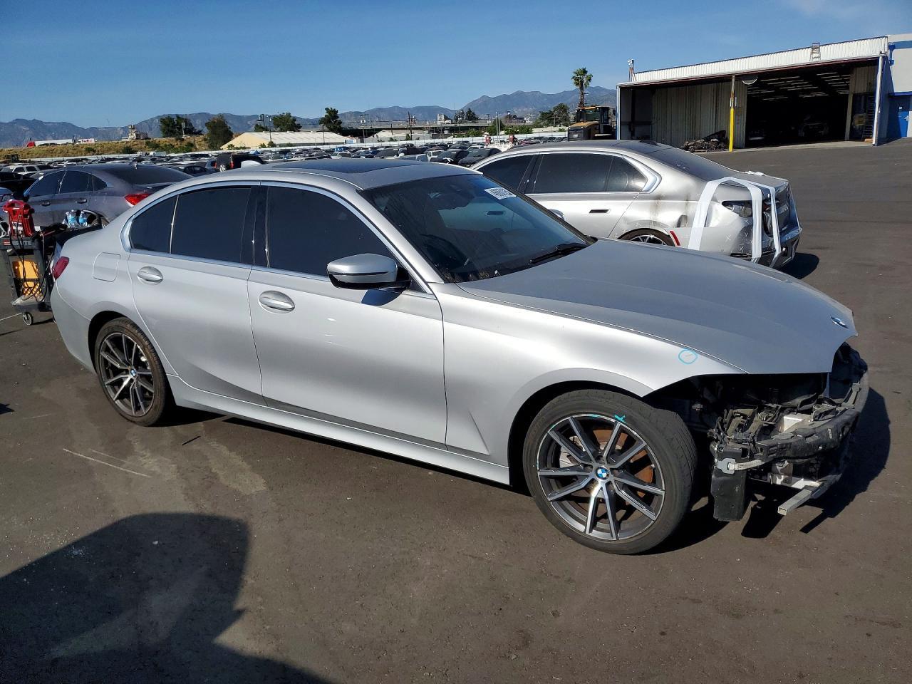 2019 BMW 330I - zdjęcie 4