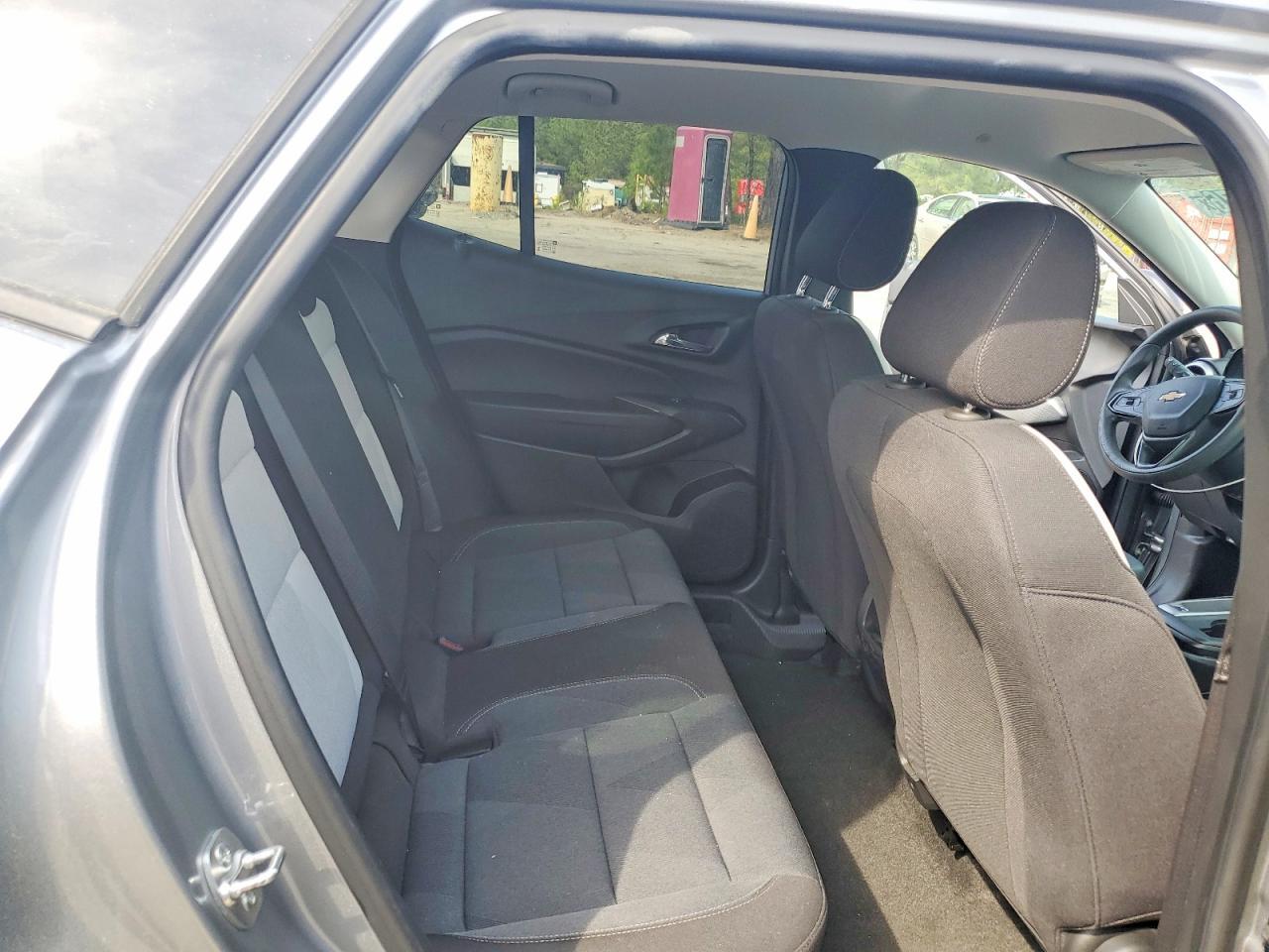 2025 Chevrolet Trax Ls - zdjęcie 10