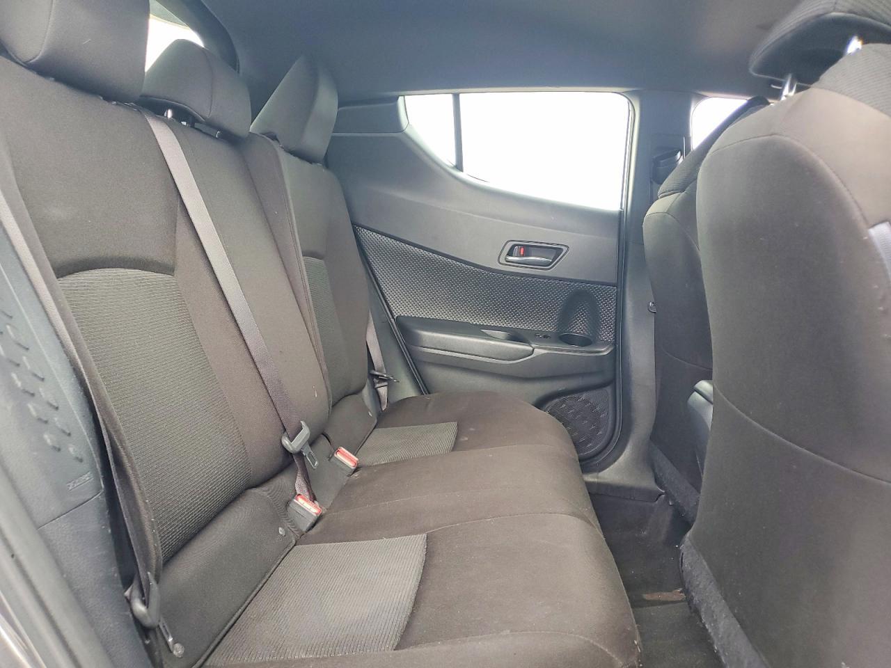 2019 Toyota C-Hr Le - zdjęcie 10