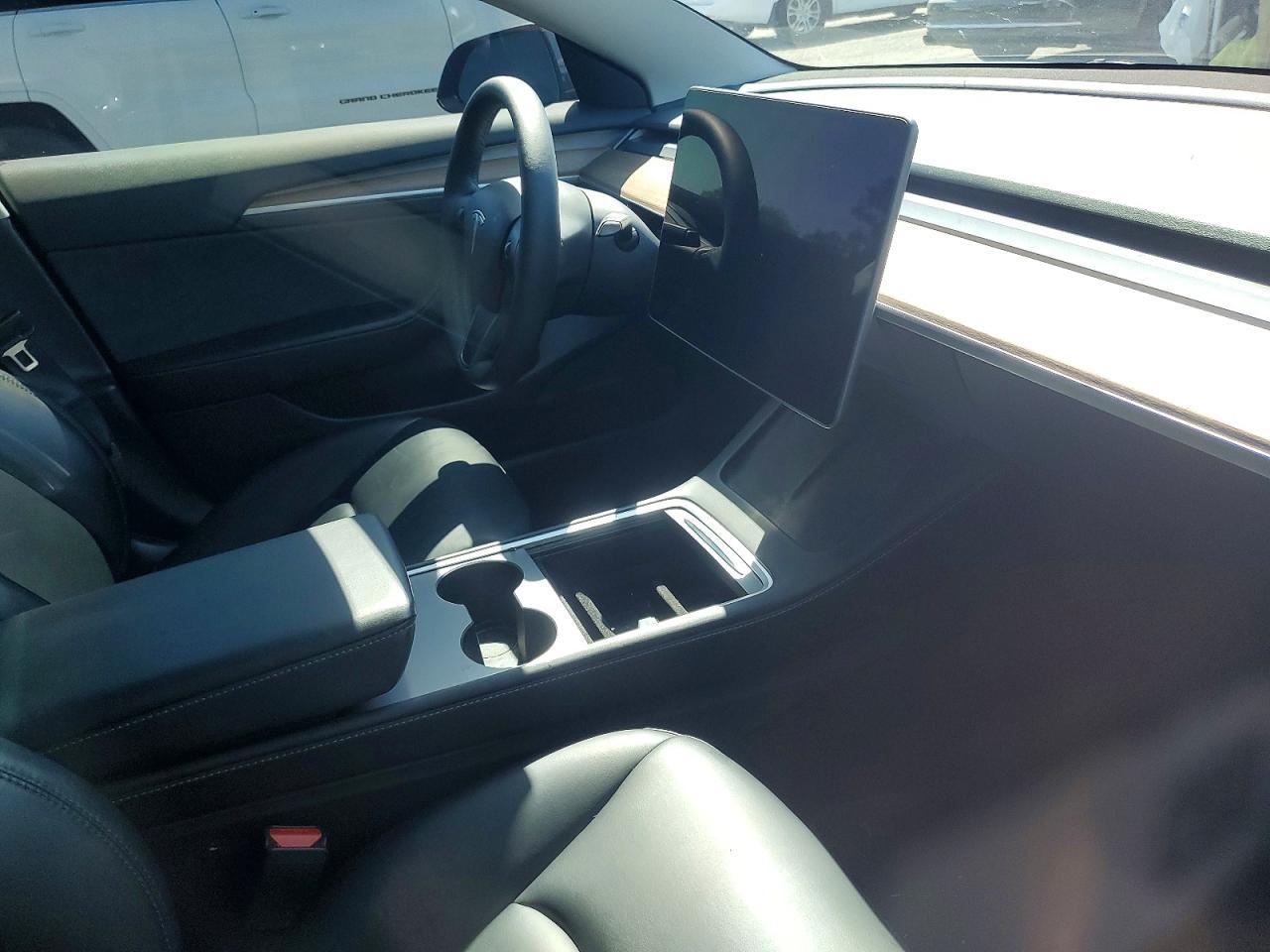 2022 Tesla Model 3 - zdjęcie 8