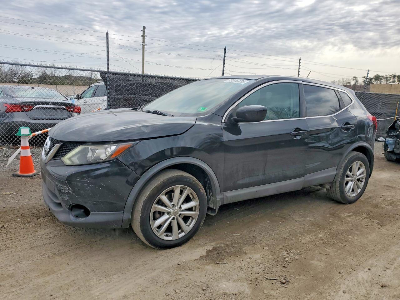 2017 Nissan Rogue Sport S - zdjęcie główne