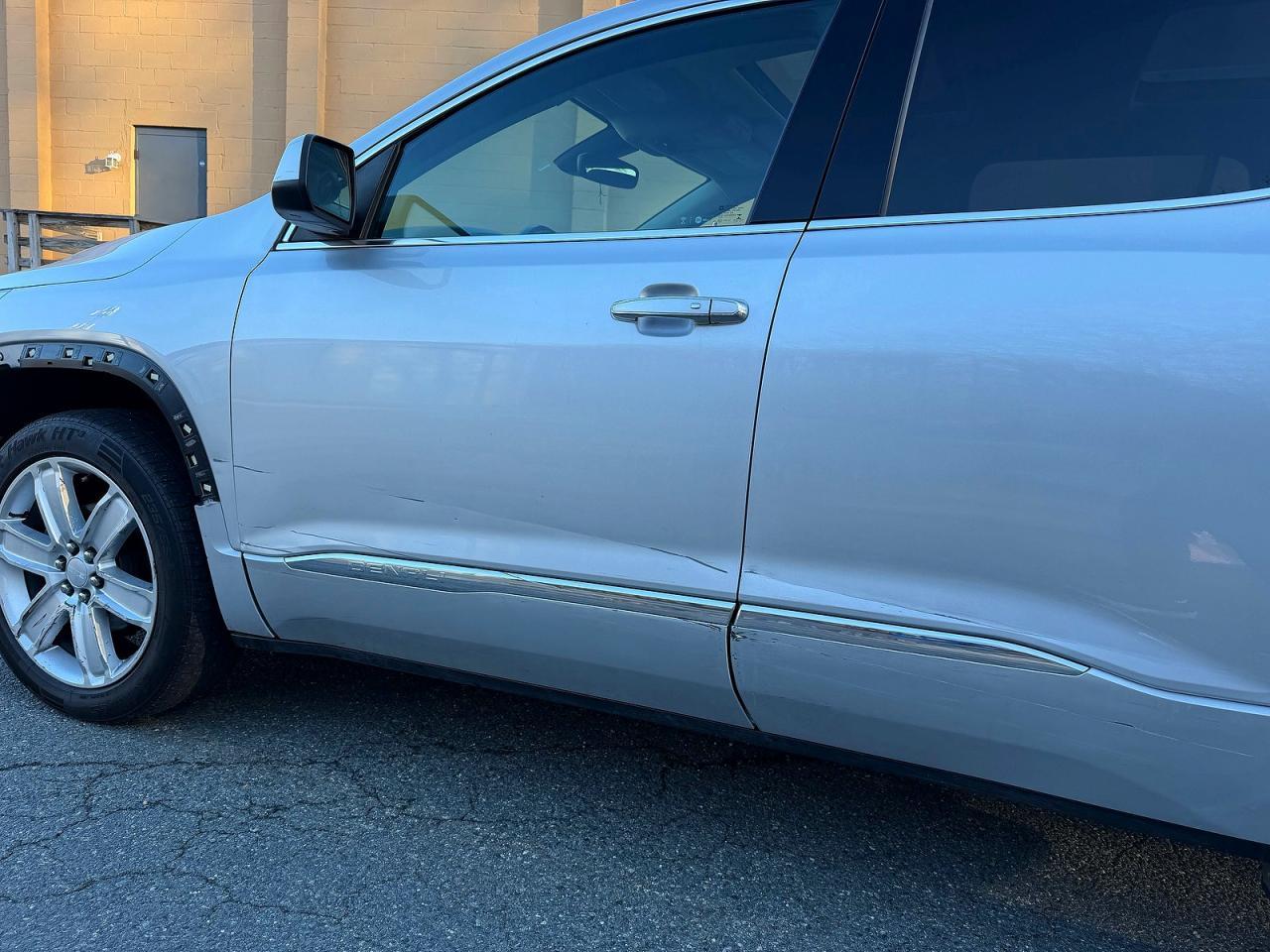 2017 GMC Acadia Denali - zdjęcie 12