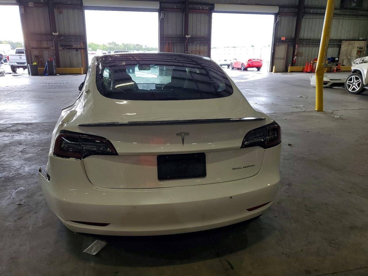 2021 Tesla Model 3 - zdjęcie 6