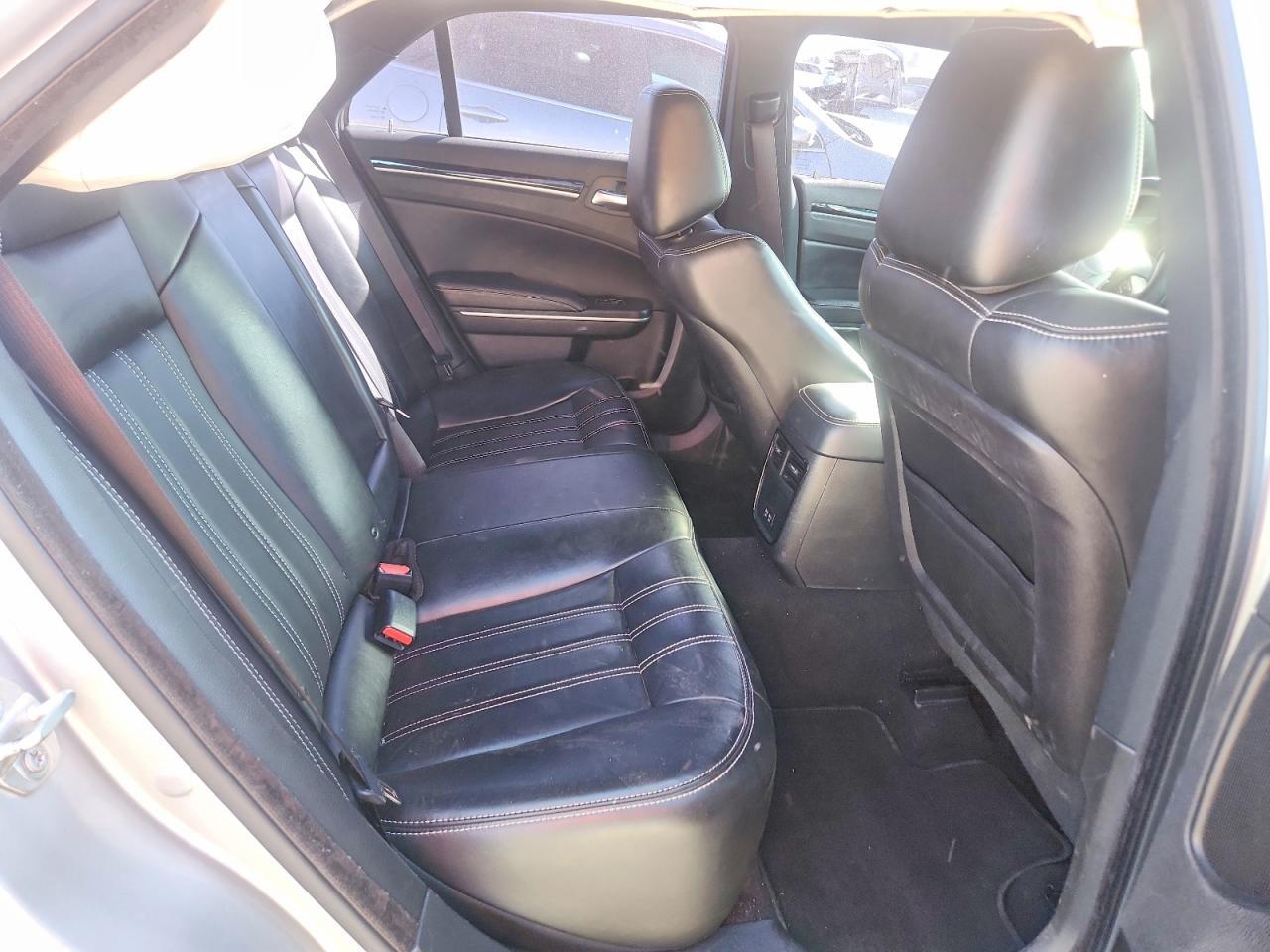 2023 Chrysler 300 S - zdjęcie 10