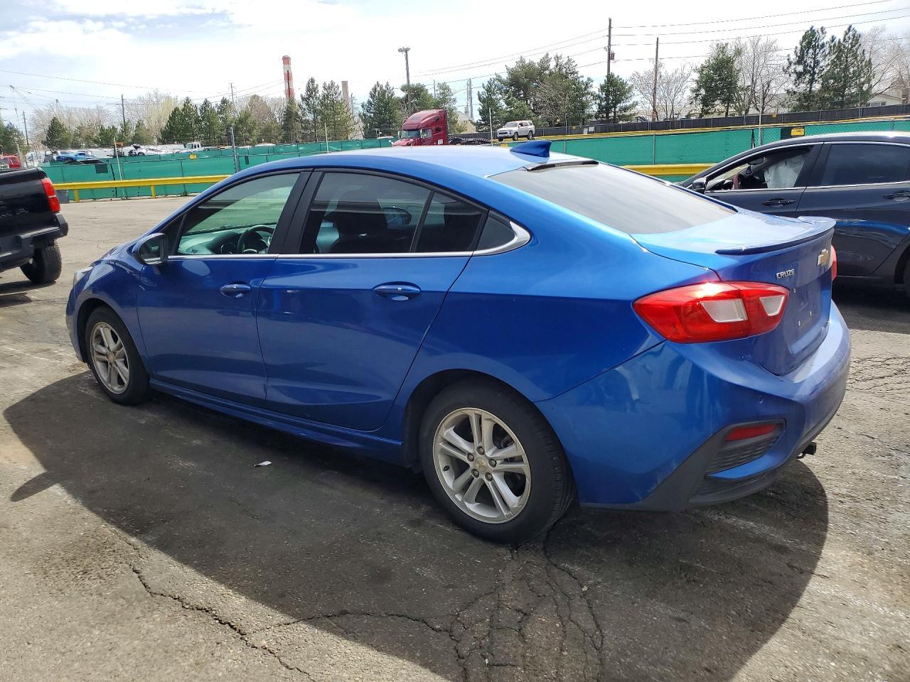 2017 Chevrolet Cruze Lt - zdjęcie 2