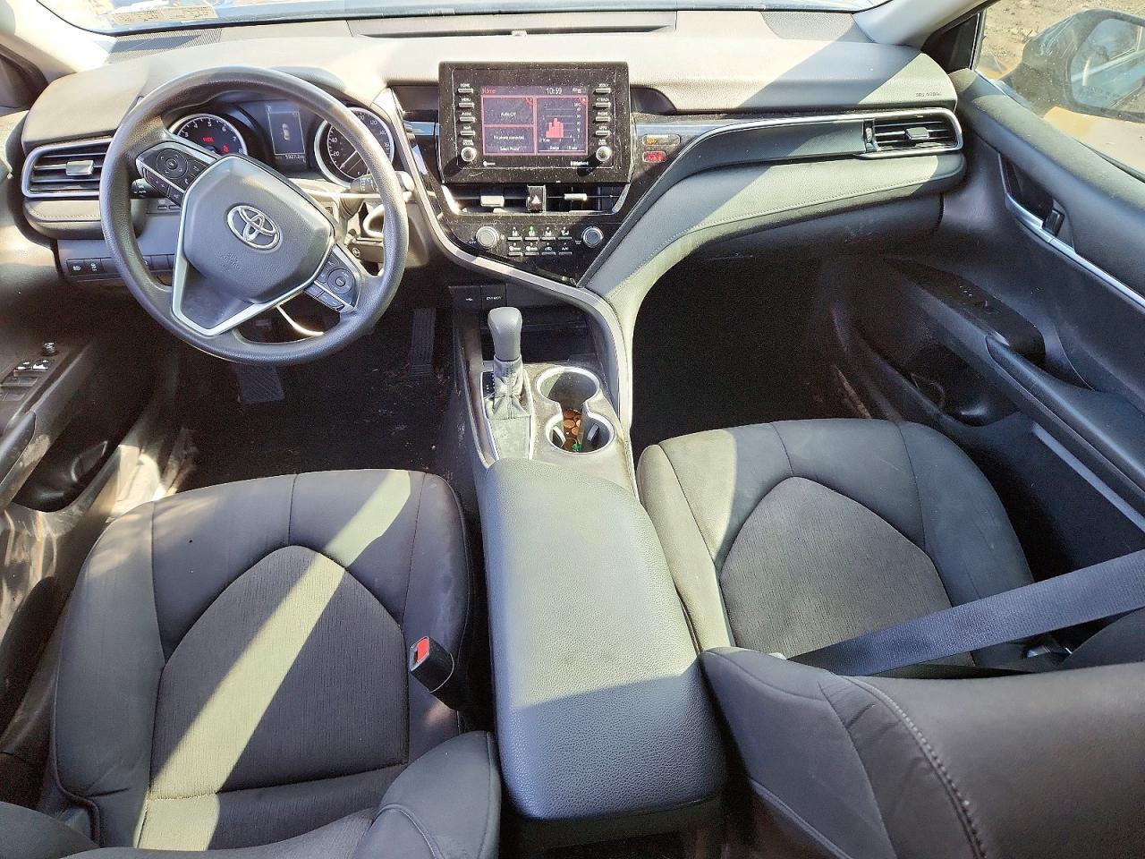 2021 Toyota Camry Le - zdjęcie 8