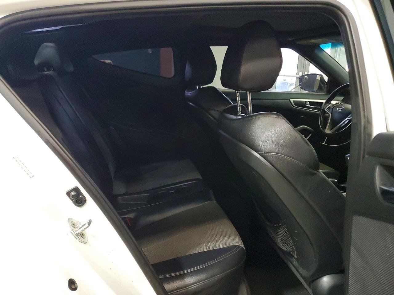 2016 Hyundai Veloster Base - zdjęcie 10