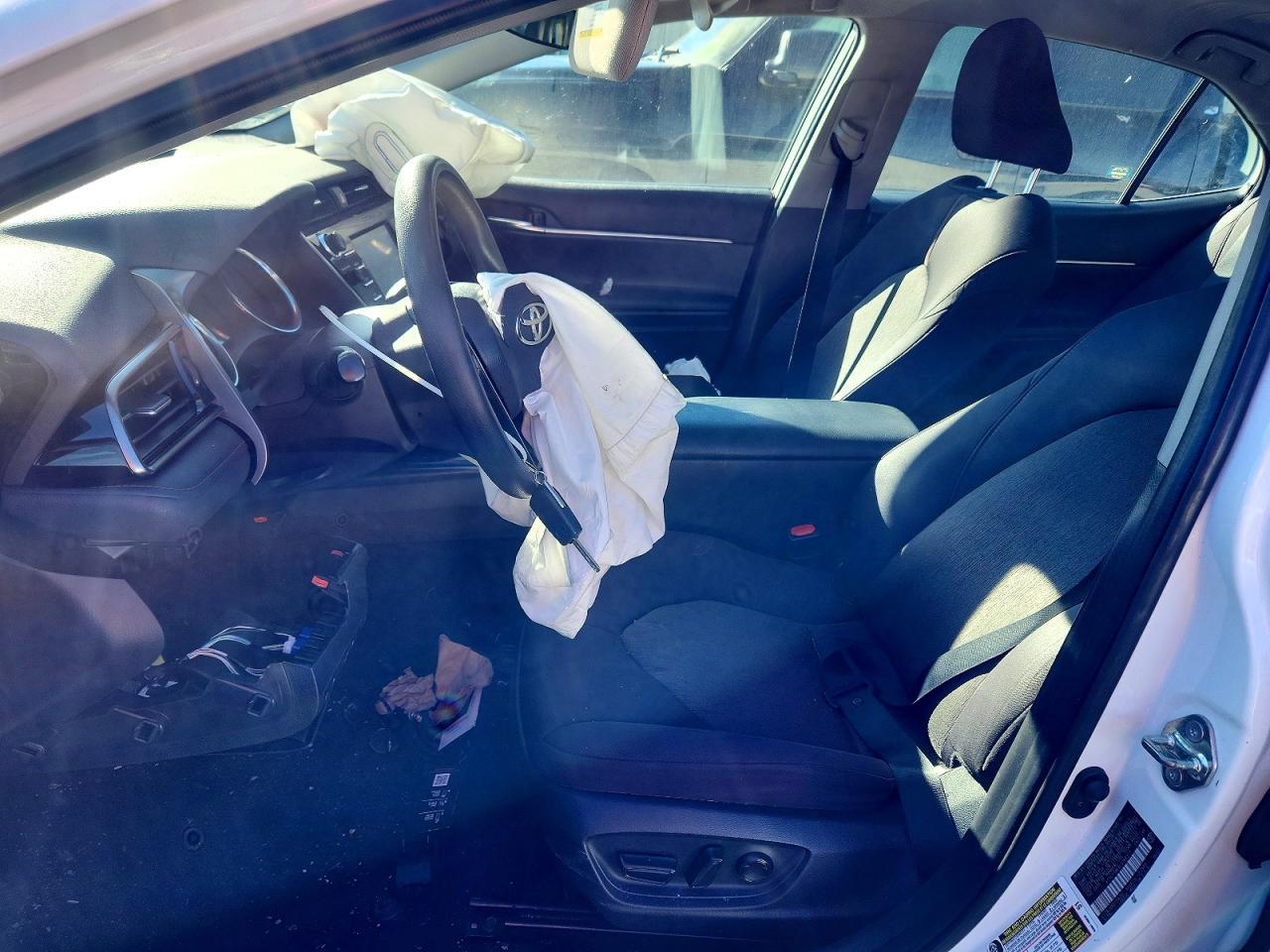 2020 Toyota Camry Le - zdjęcie 7