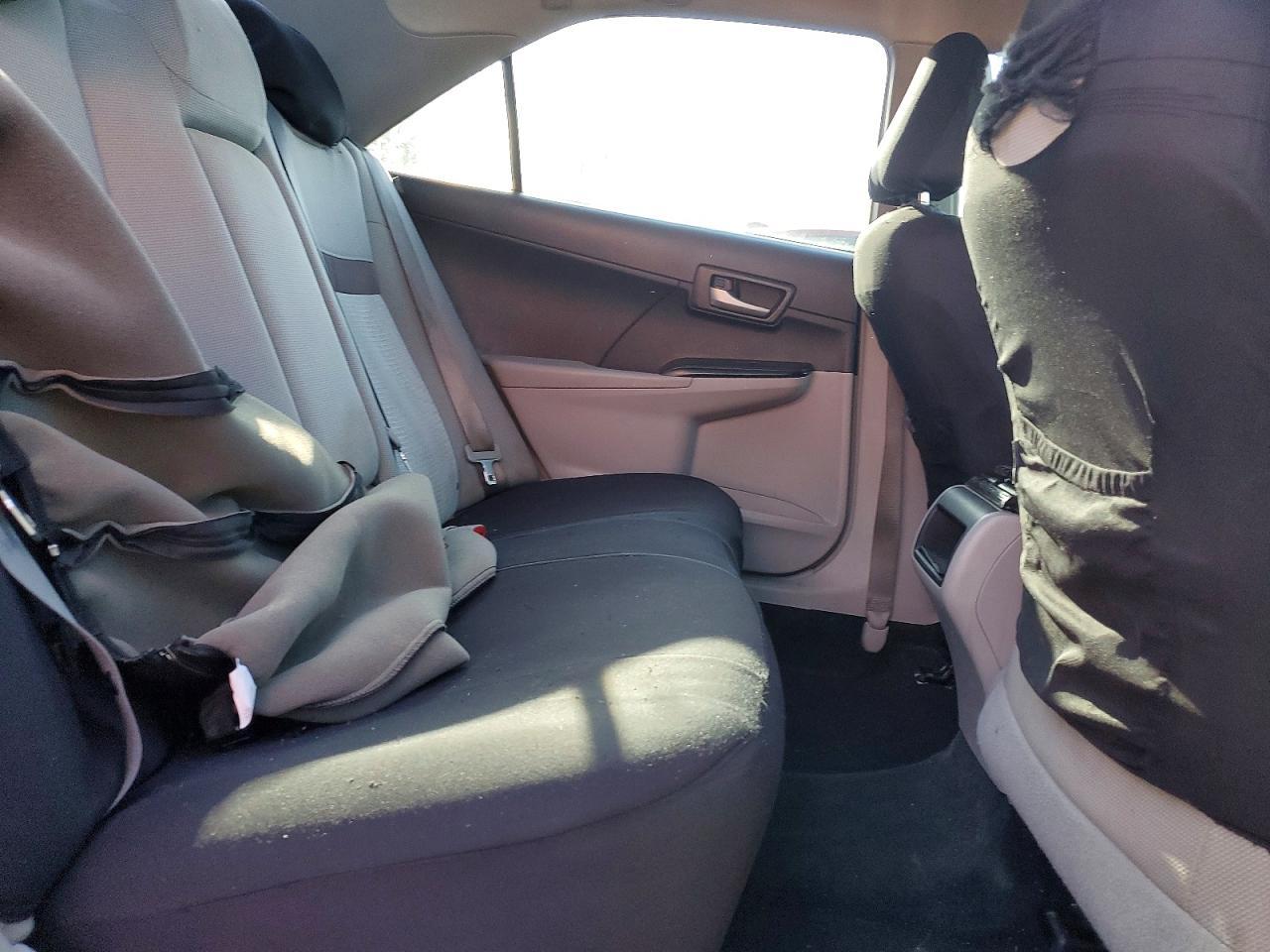 2014 Toyota Camry Le - zdjęcie 10