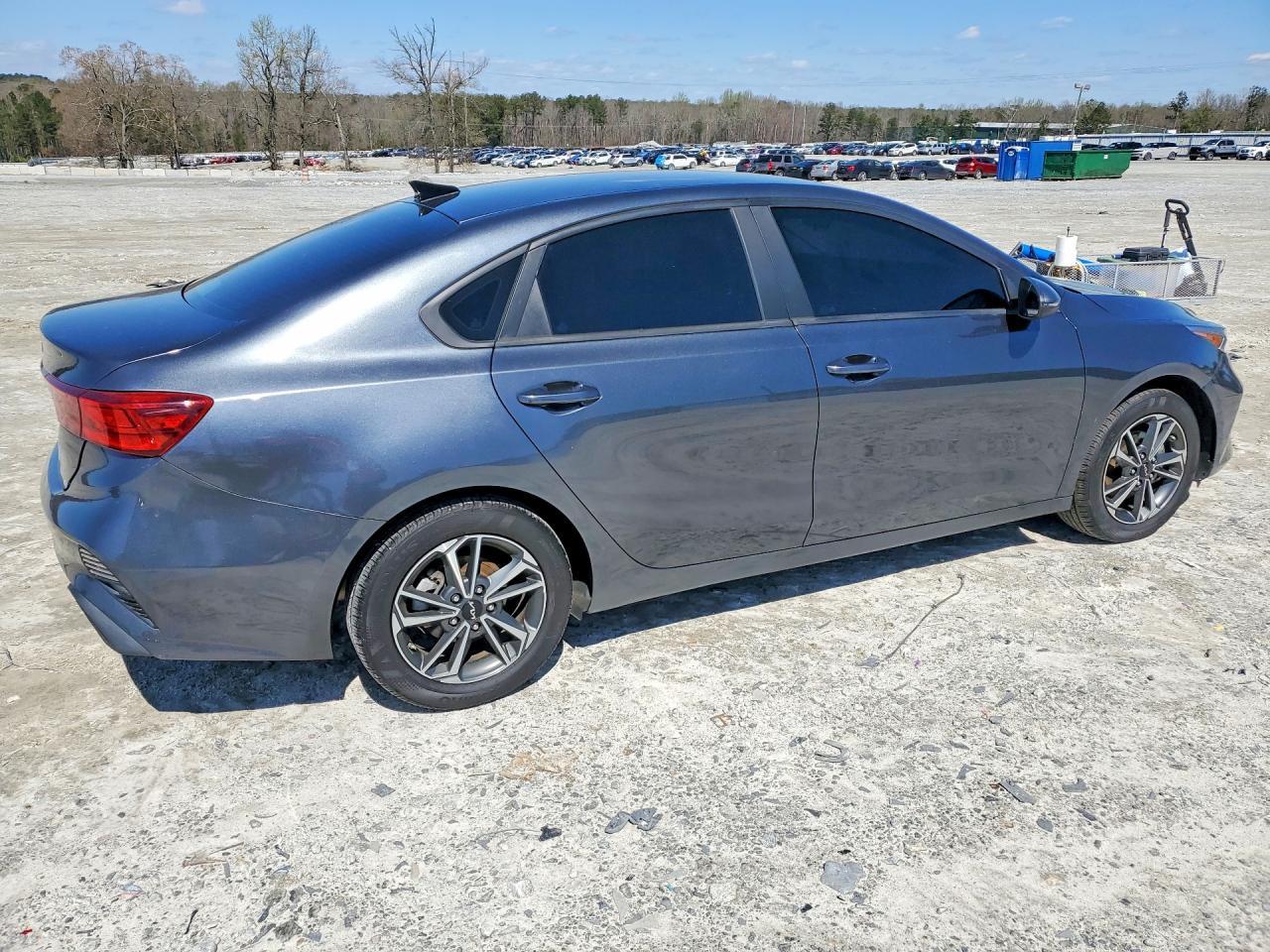 2022 Kia Forte Fe - zdjęcie 3