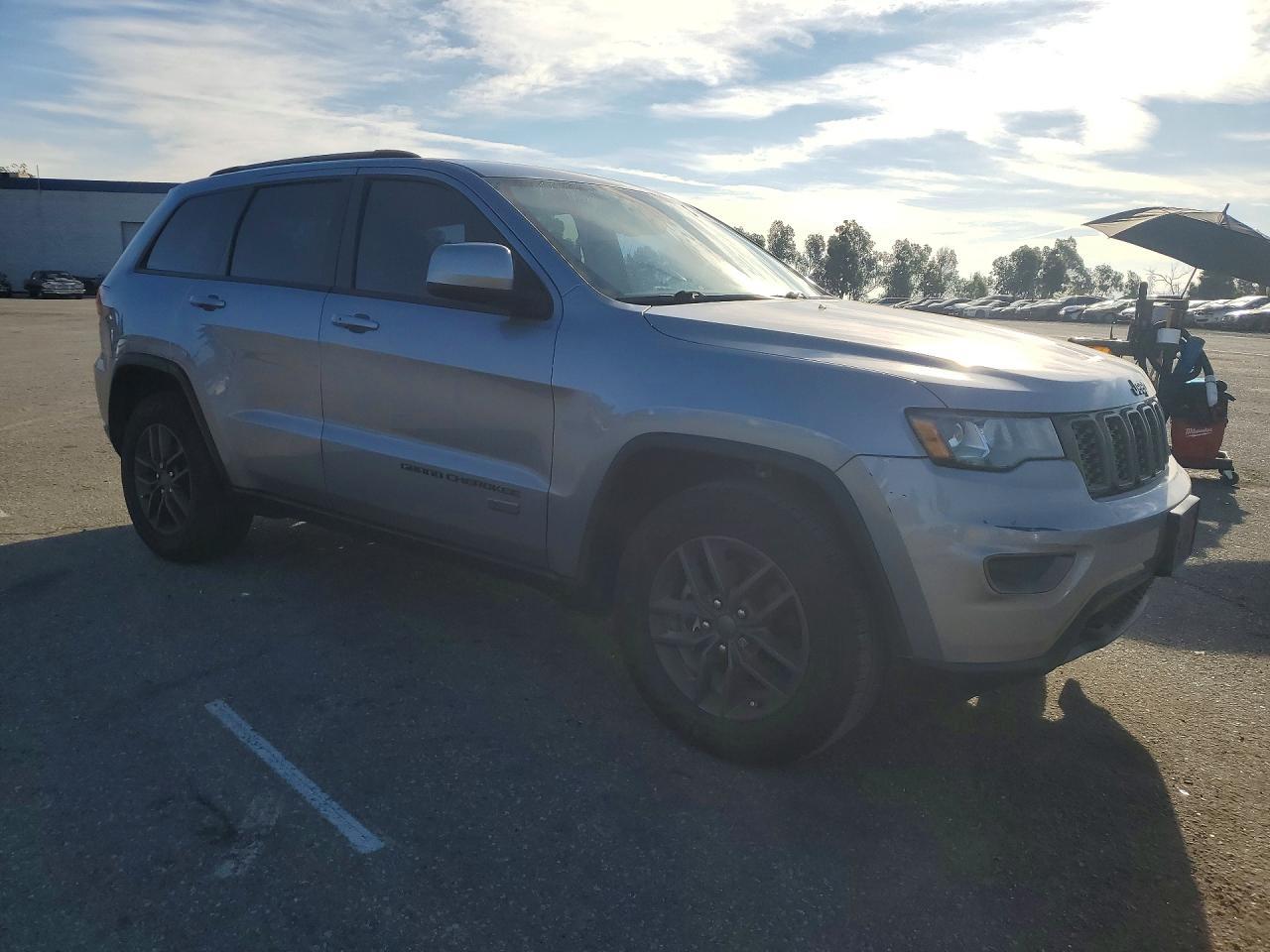 2016 Jeep Grand Cherokee Laredo - zdjęcie 4