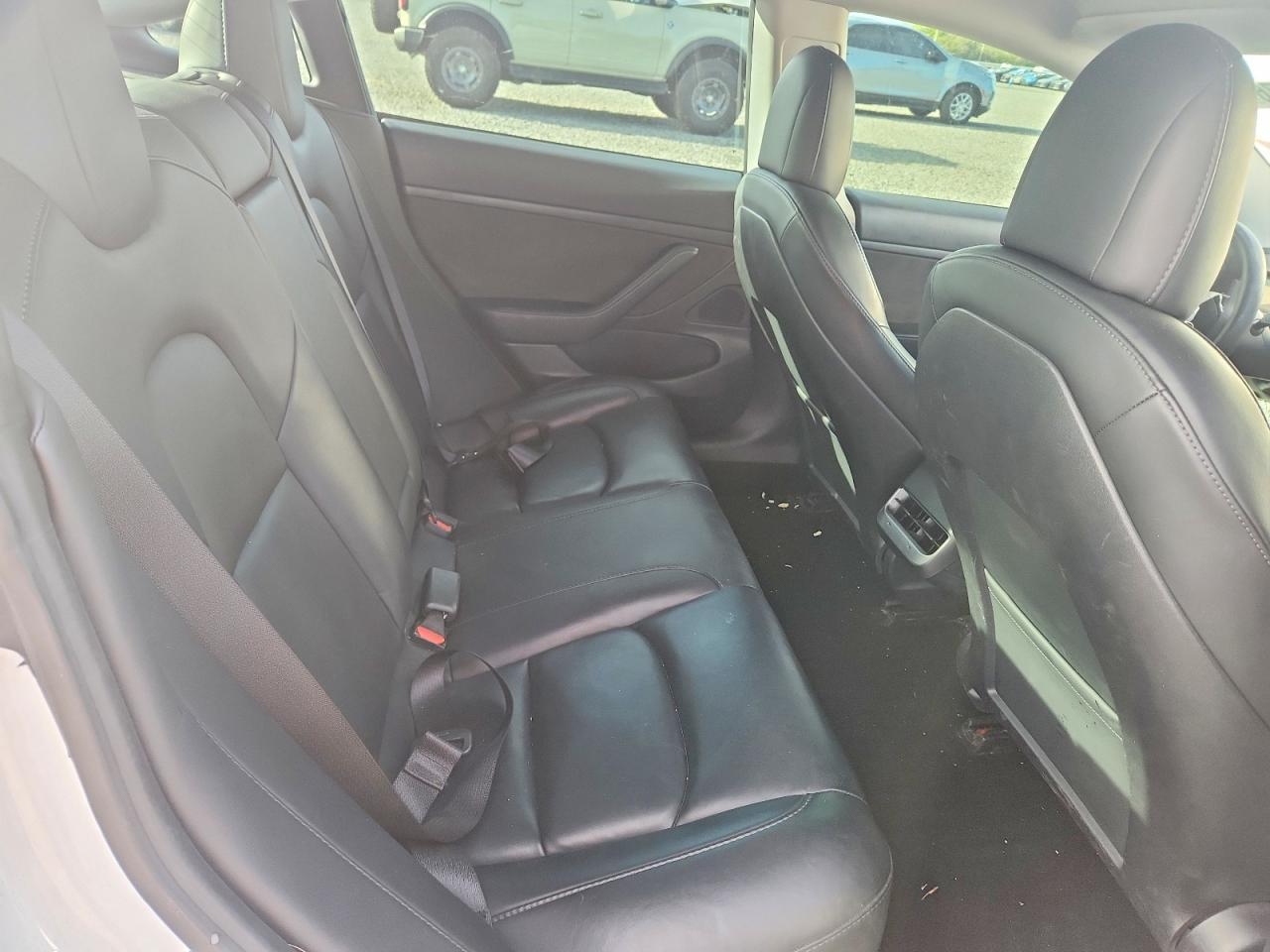 2020 Tesla Model 3 - zdjęcie 10