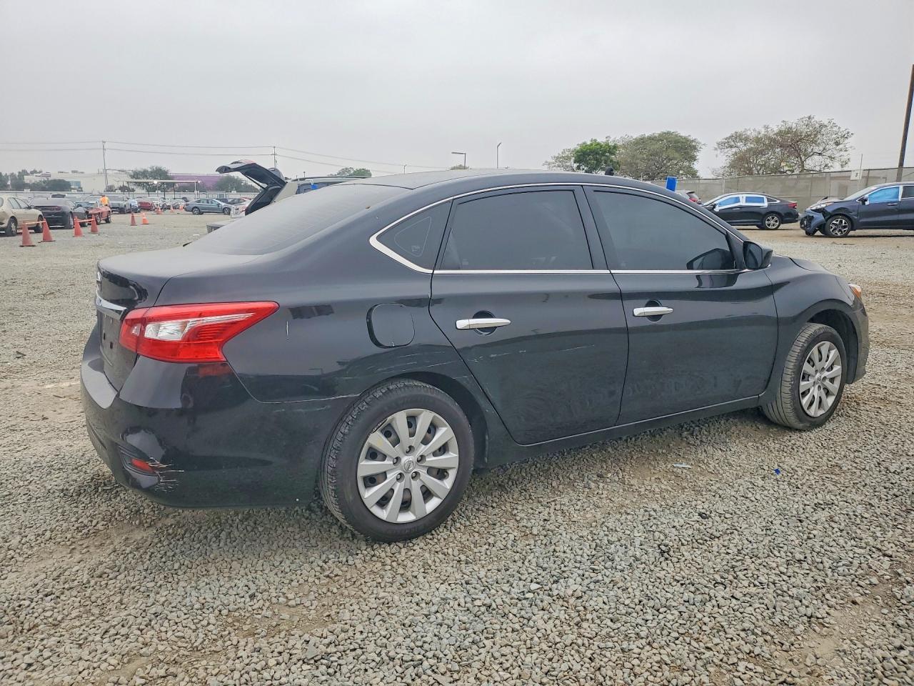 2019 Nissan Sentra S - zdjęcie 3