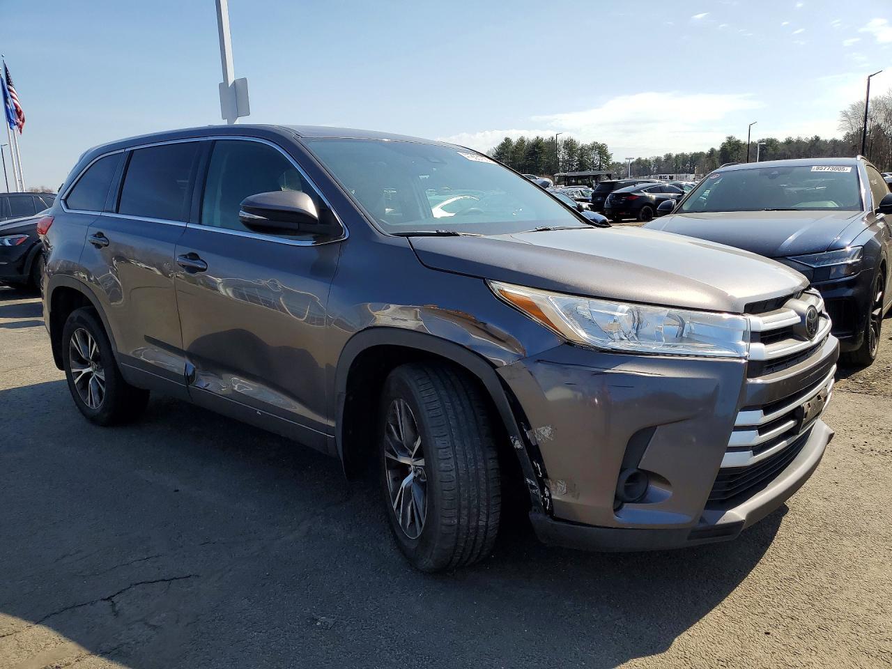 2017 Toyota Highlander Le - zdjęcie 4