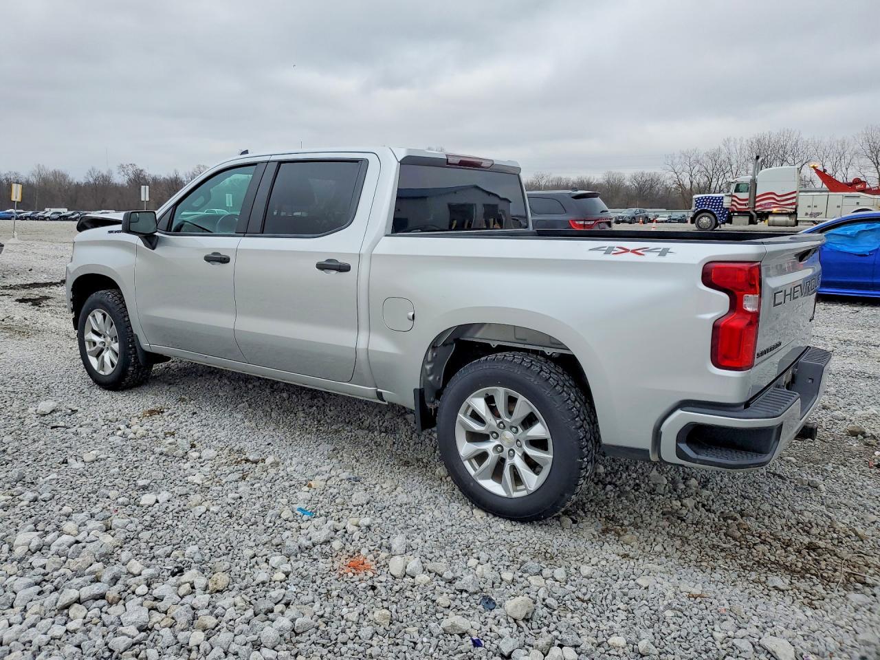 2021 Chevrolet Silverado K1500 Custom - zdjęcie 2