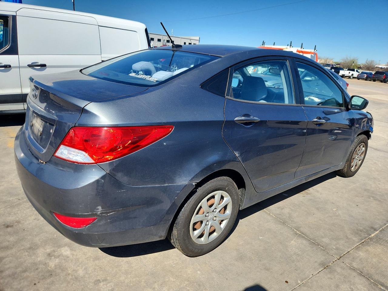 2013 Hyundai Accent Gls - zdjęcie 3