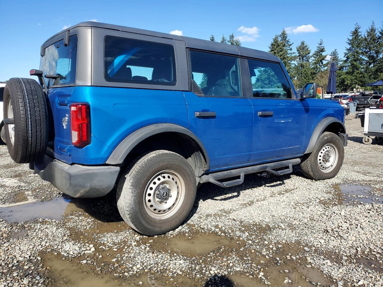 2022 Ford Bronco Base - zdjęcie 3