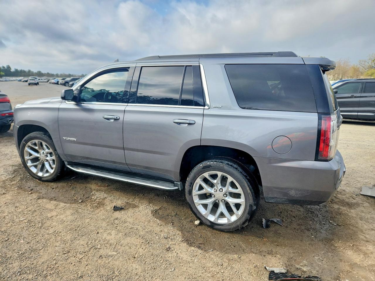 2019 GMC Yukon Slt - zdjęcie 2